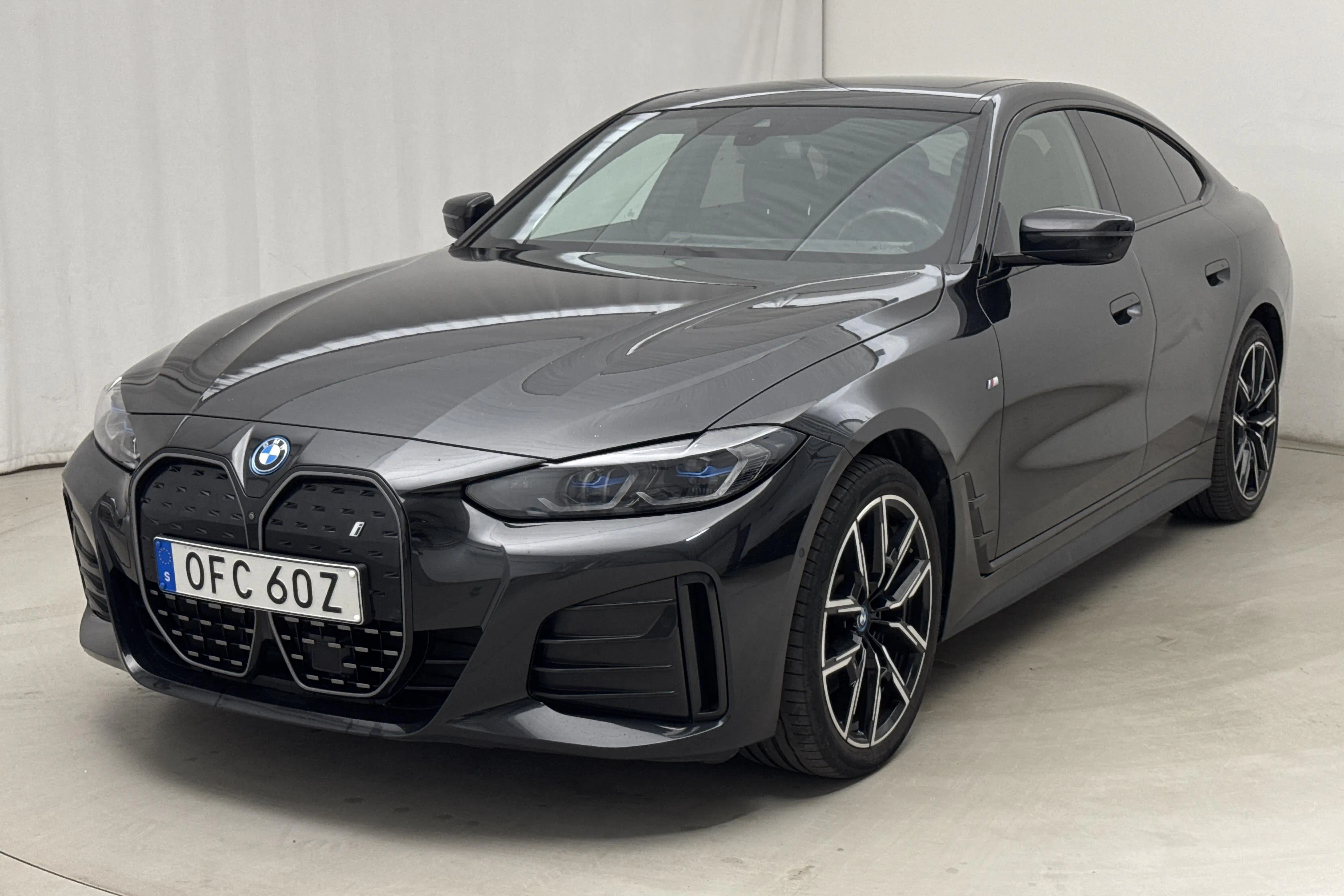 Presentationsfoto 1 av 27: BMW i4 eDrive40, G26 (340hk) - 8 573 mil - Automat - svart - 2024