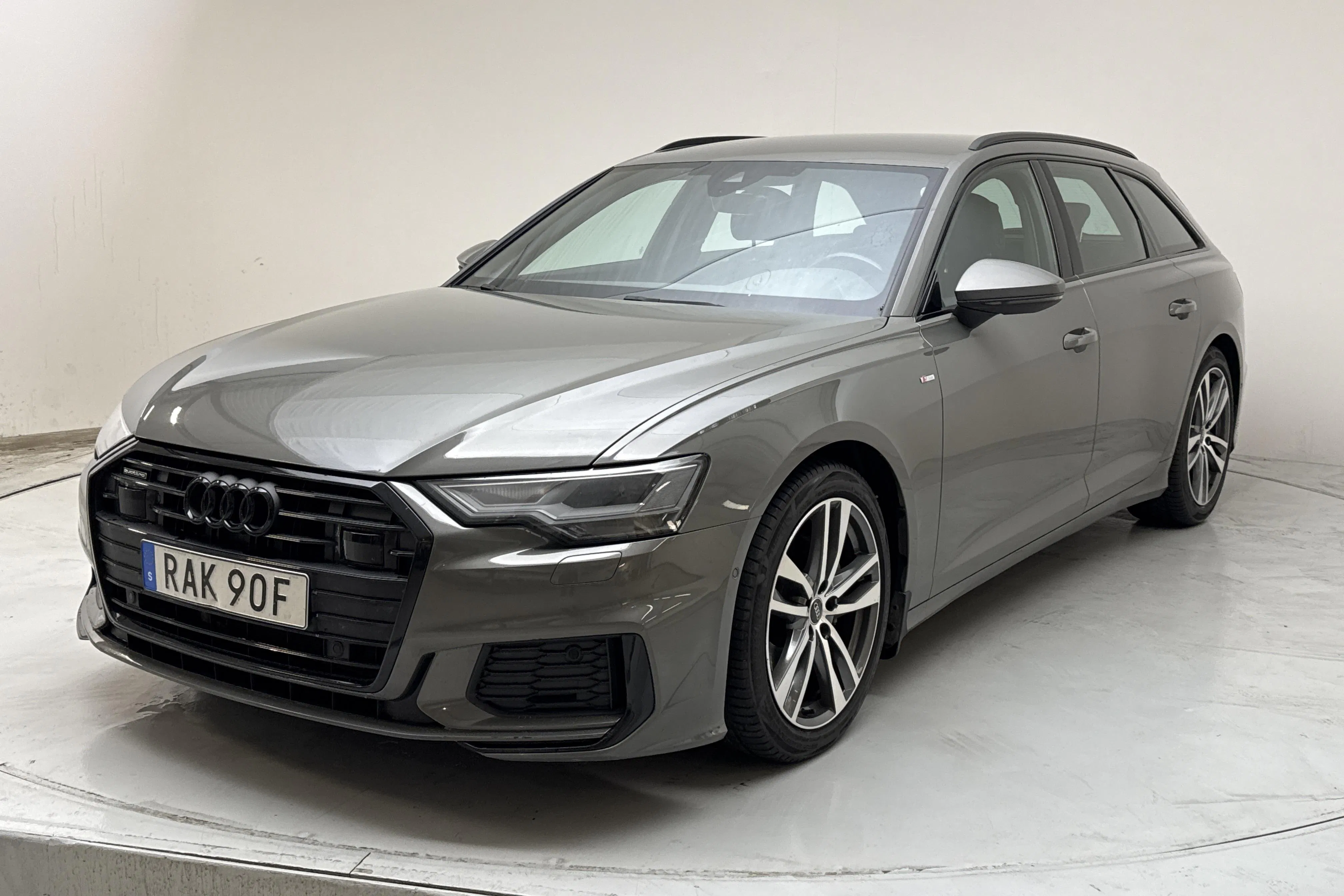 Presentationsfoto 1 av 20: Audi A6 Avant 40 TDI quattro (204hk) - 18 248 mil - Automat - grå - 2023