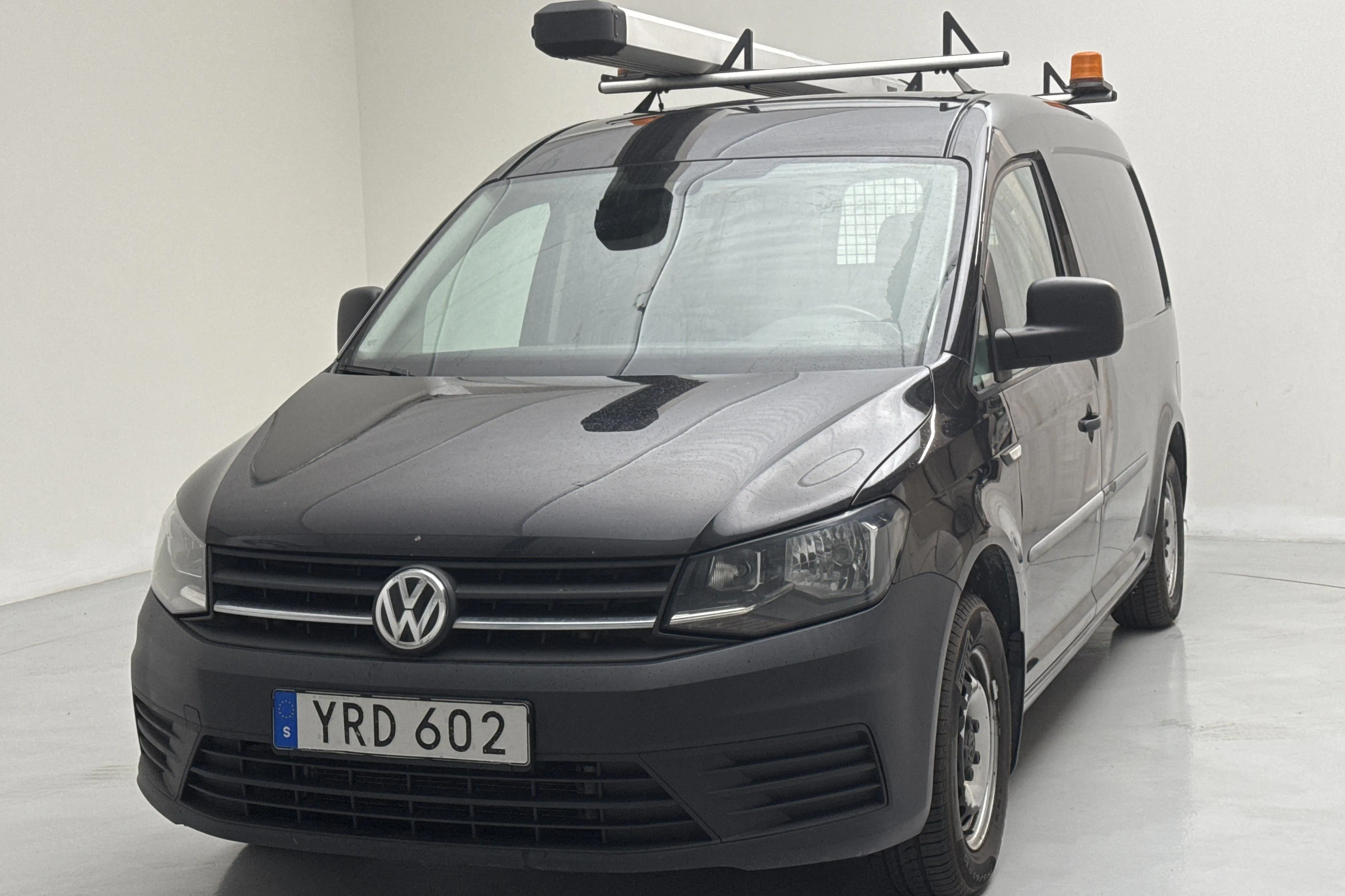 Presentation photo 1 of 14: VW Caddy 2.0 TDI Maxi Skåp (102hk) - 152 760 km - Manual - black - 2017