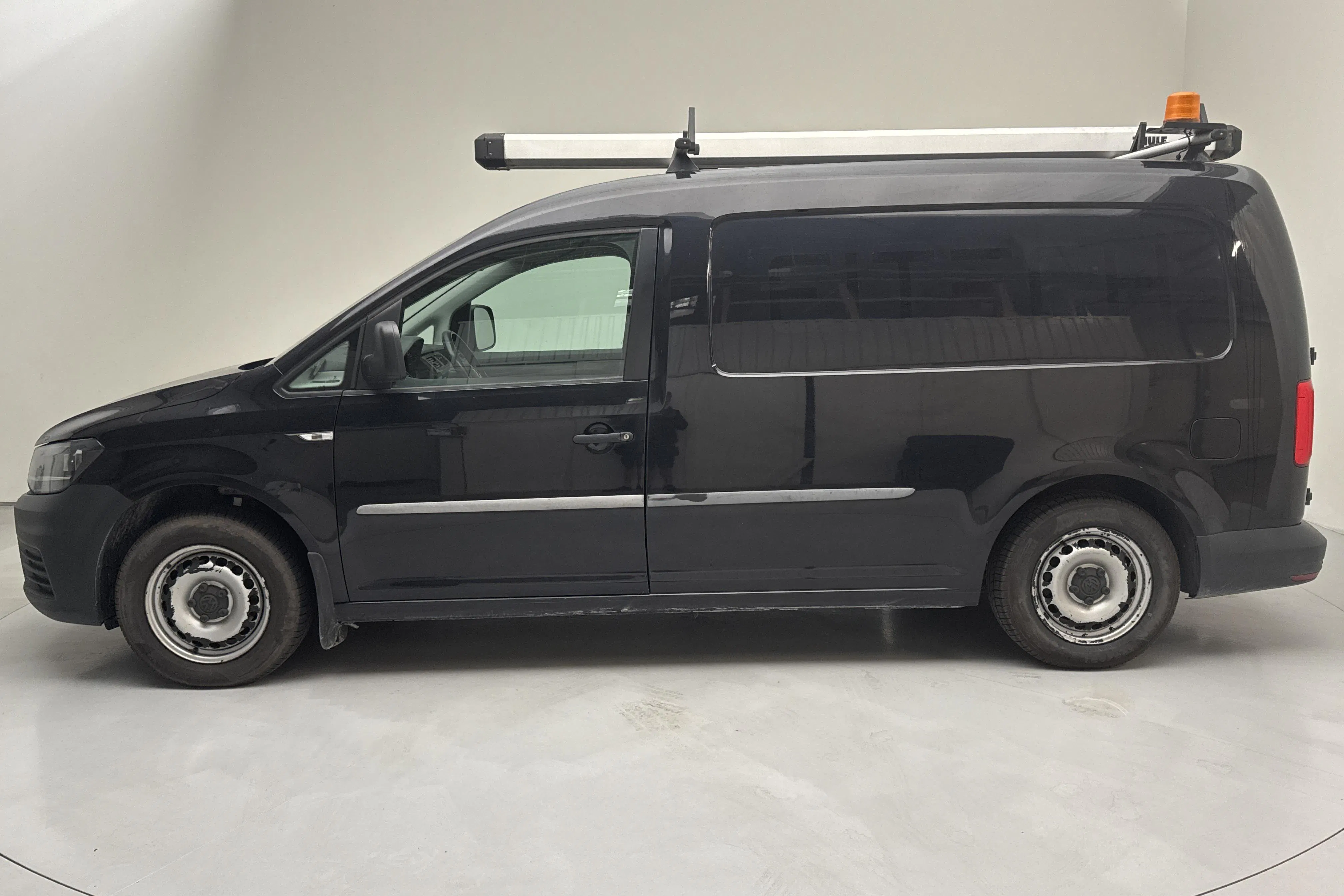Presentation photo 2 of 14: VW Caddy 2.0 TDI Maxi Skåp (102hk) - 152 760 km - Manual - black - 2017
