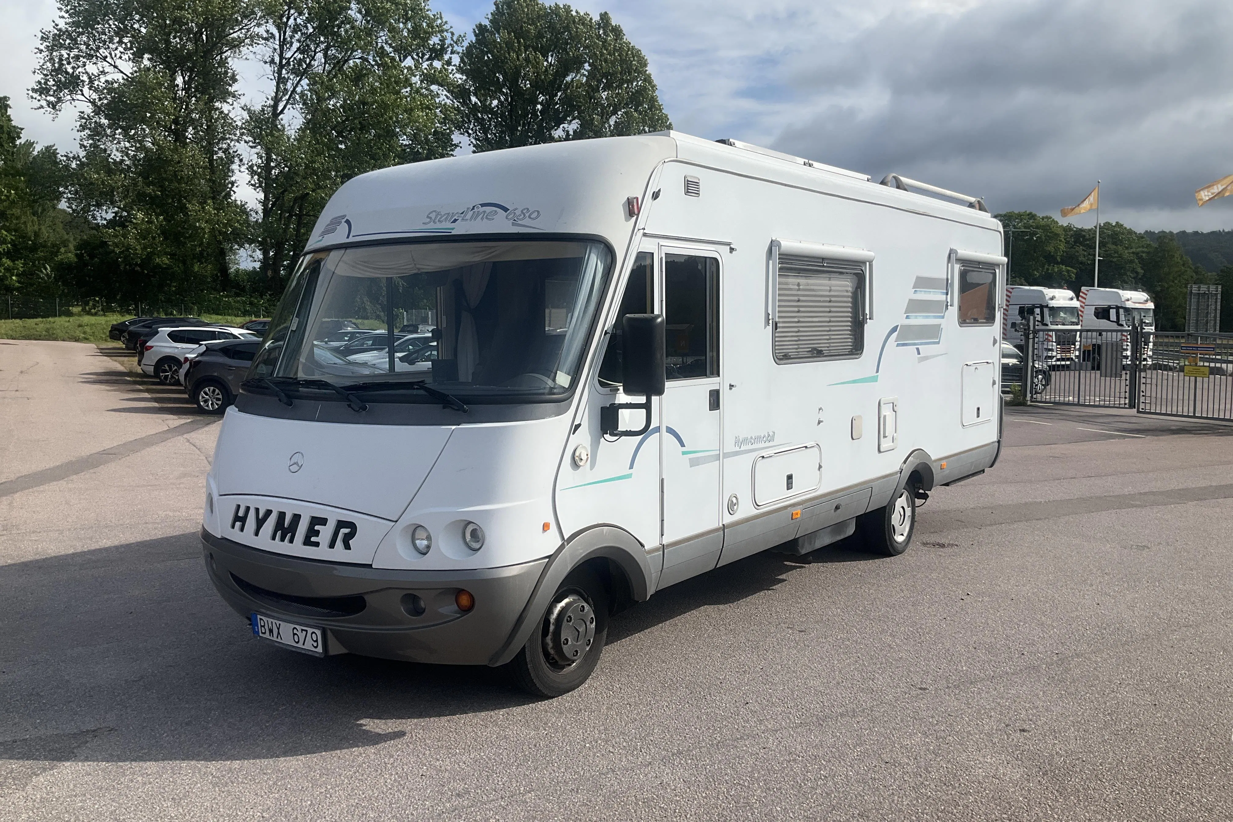 Presentation photo 1 of 47: MERCEDES-BENZ HYMER Star-Line 680 Husbil - 101 160 km - Automatic - white - 2002