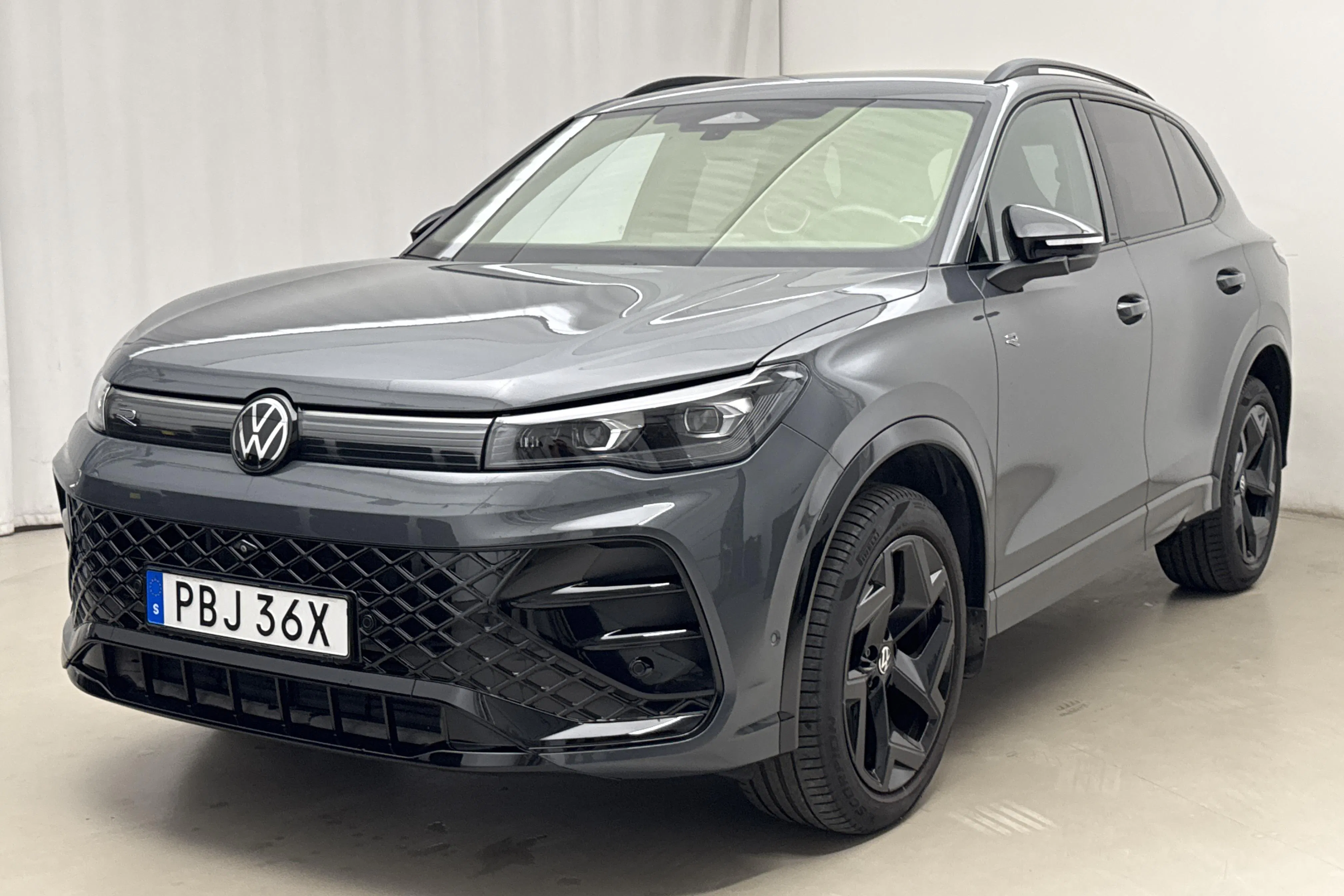 Presentation photo 1 of 22: VW Tiguan 2.0 TDI 4MOTION (193hk) - 26 920 km - Automatic - gray - 2024