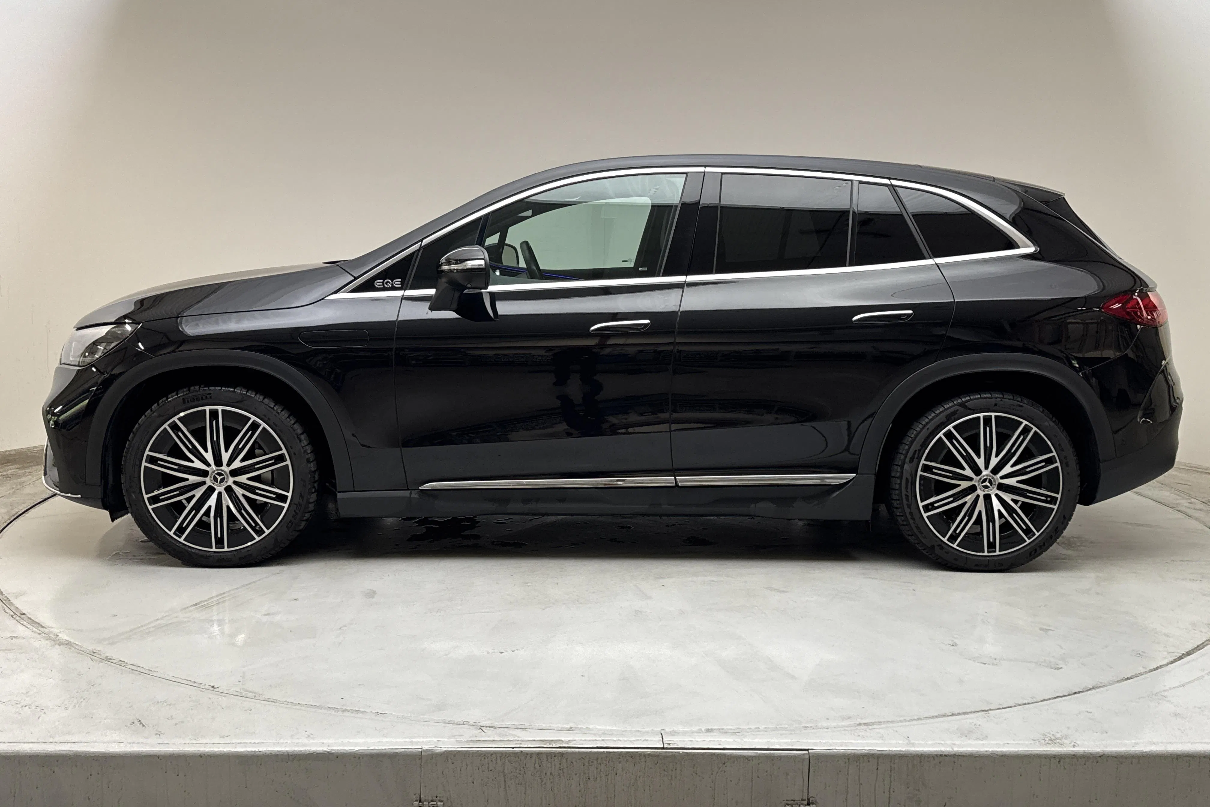 Presentation photo 2 of 19: Mercedes EQE 350 4Matic SUV X294 (292hk) - 28 540 km - Automatic - black - 2024