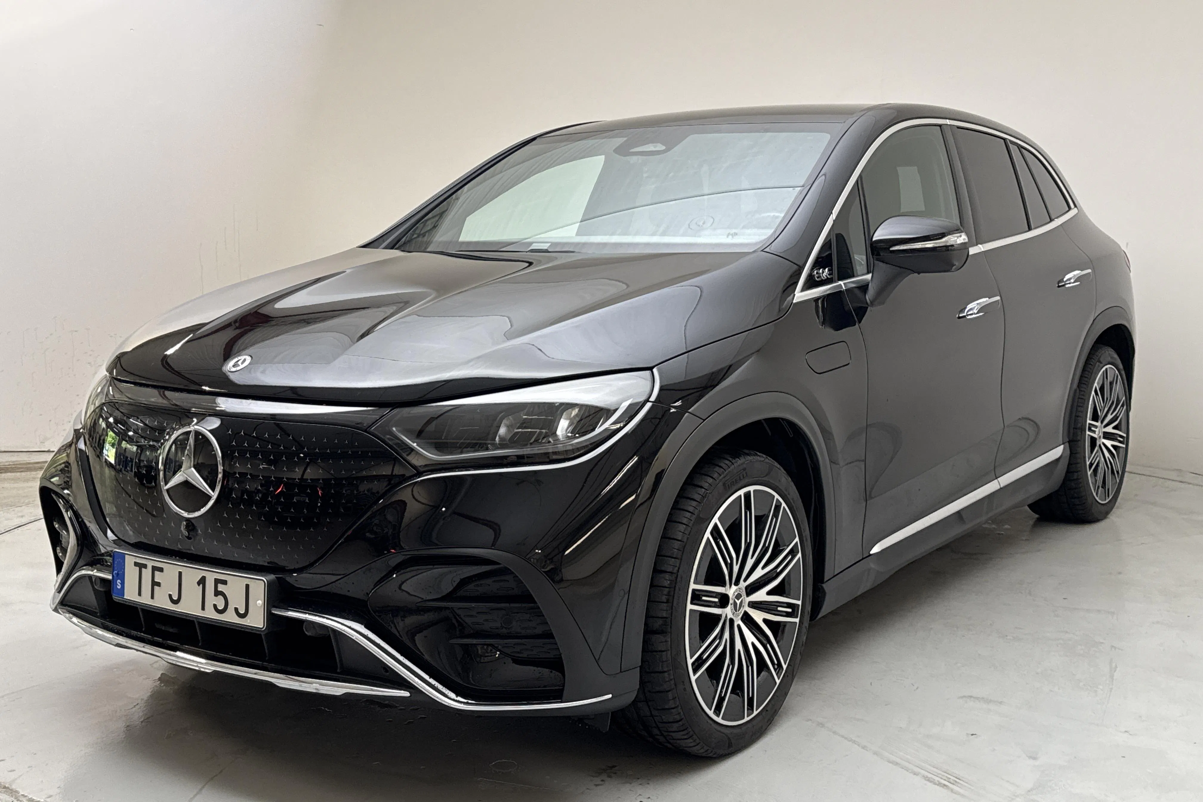 Presentation photo 1 of 19: Mercedes EQE 350 4Matic SUV X294 (292hk) - 28 540 km - Automatic - black - 2024
