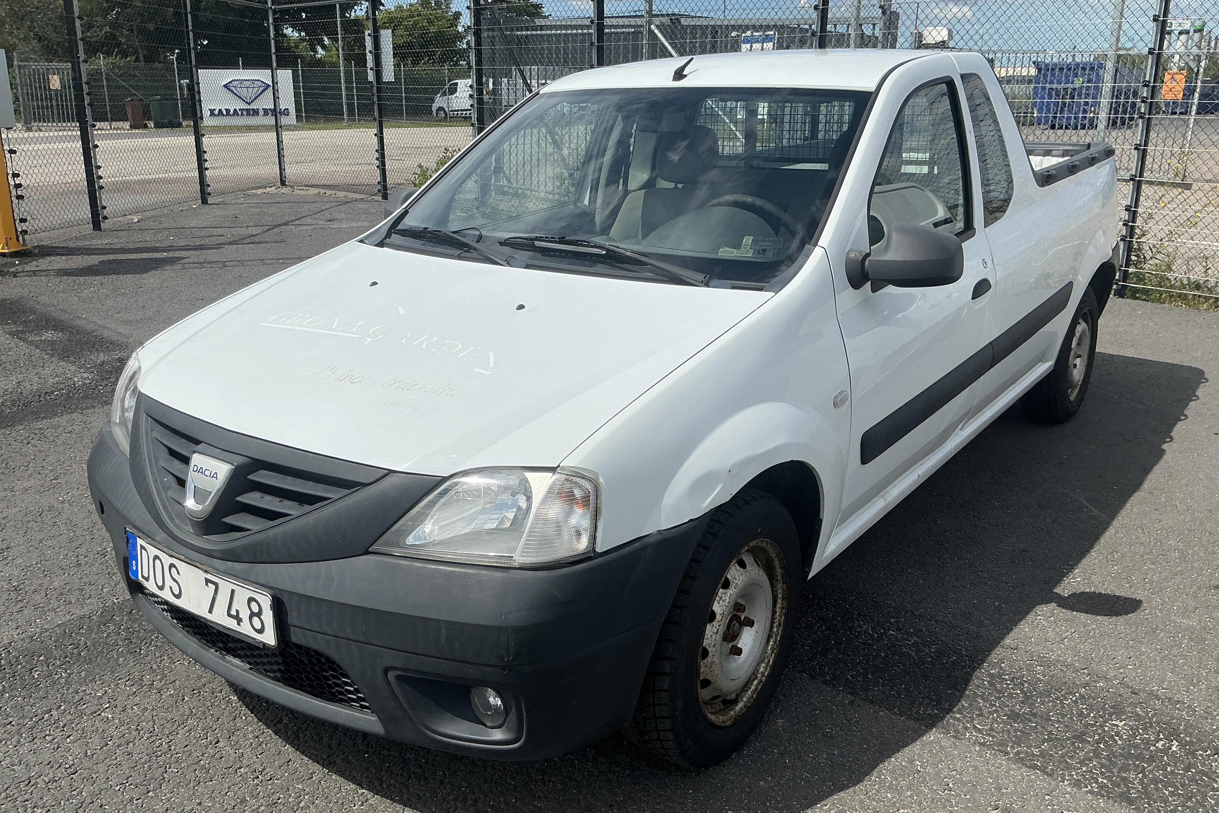 Presentation photo 1 of 11: Dacia Logan 1.5 dCi Pickup (85hk) - 160 520 km - Manual - white - 2010