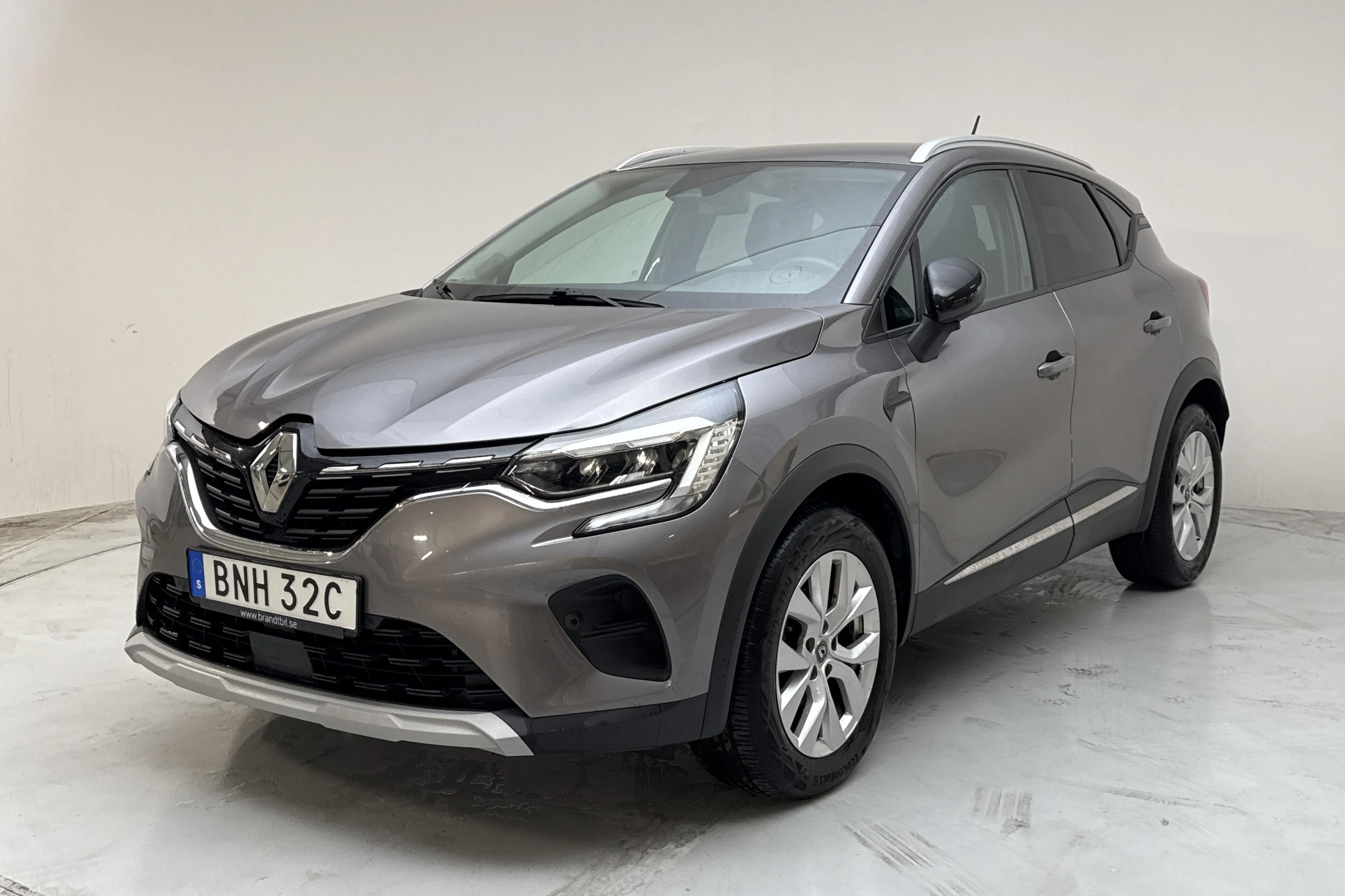 Presentationsfoto 1 av 13: Renault Captur 1.3 TCe (130hk) - 6 476 mil - Automat - grå - 2020