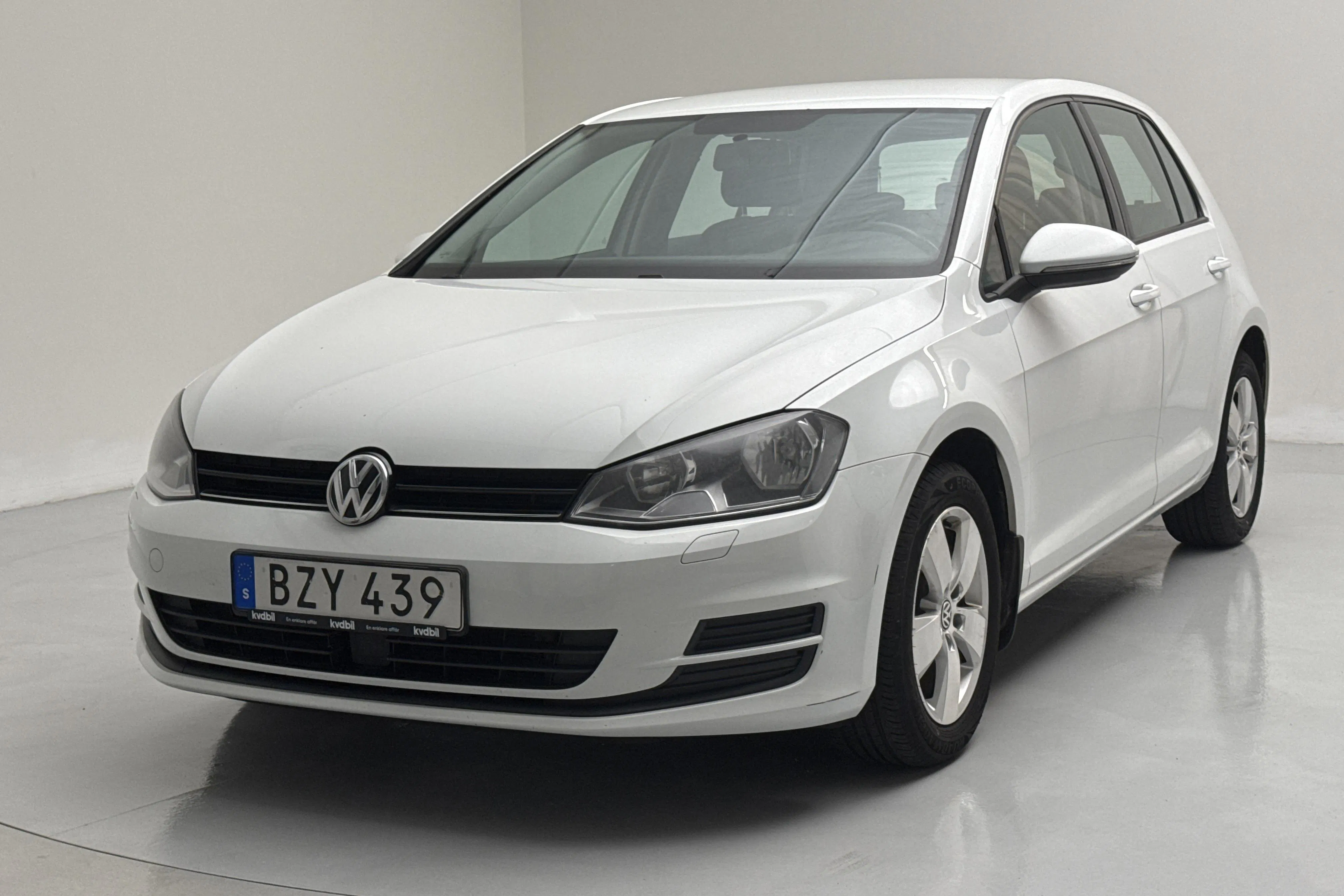 Presentation photo 1 of 12: VW Golf VII 1.2 TSI 5dr (105hk) - 154 330 km - Manual - white - 2014