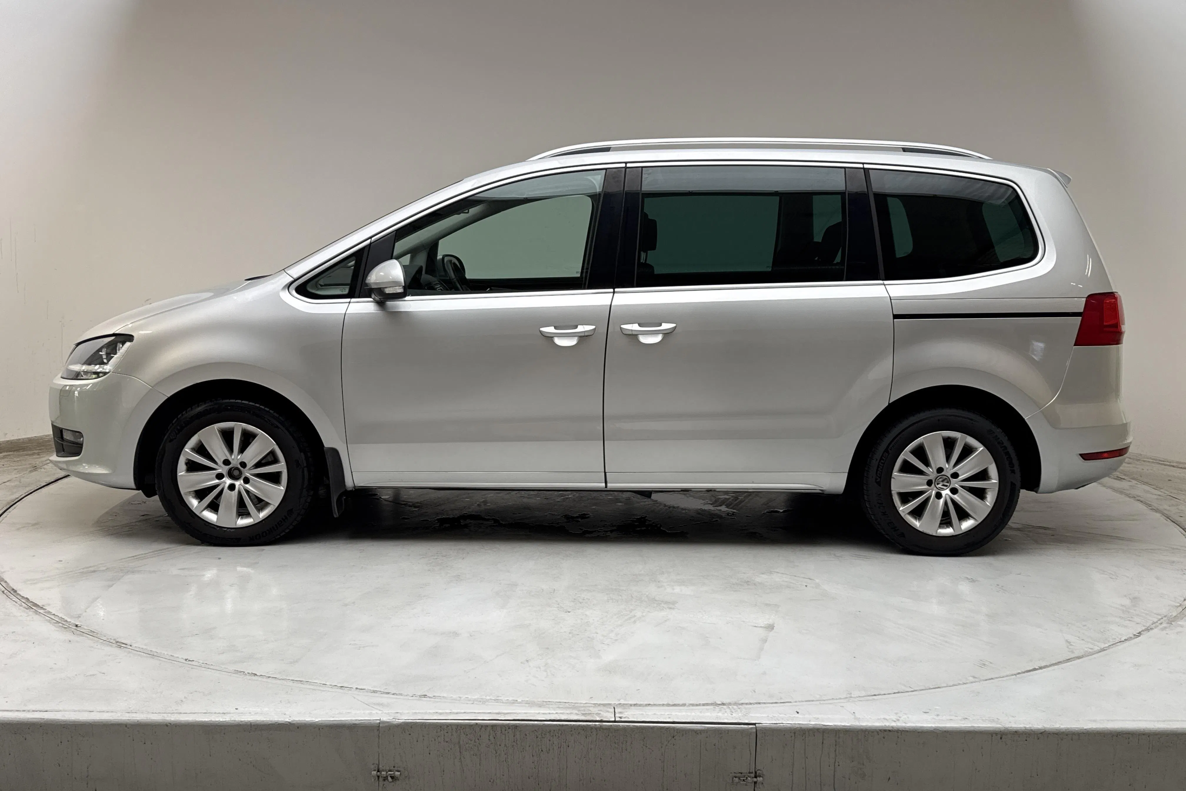 Presentation photo 2 of 17: VW Sharan 2.0 TDI BlueMotion Technology 4motion (140hk) - 134 110 km - Manual - silver - 2013