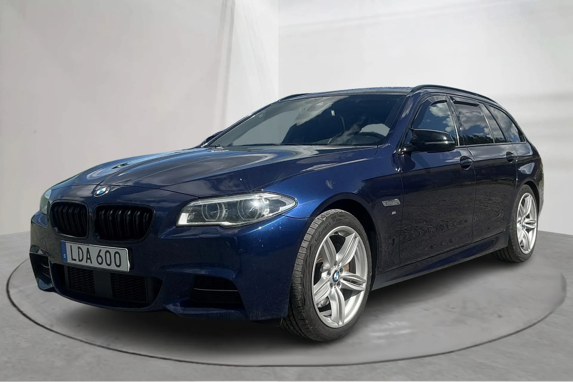 Presentation photo 1 of 18: BMW 535d xDrive Touring, F11 (313hk) - 134 750 km - Automatic - blue - 2016