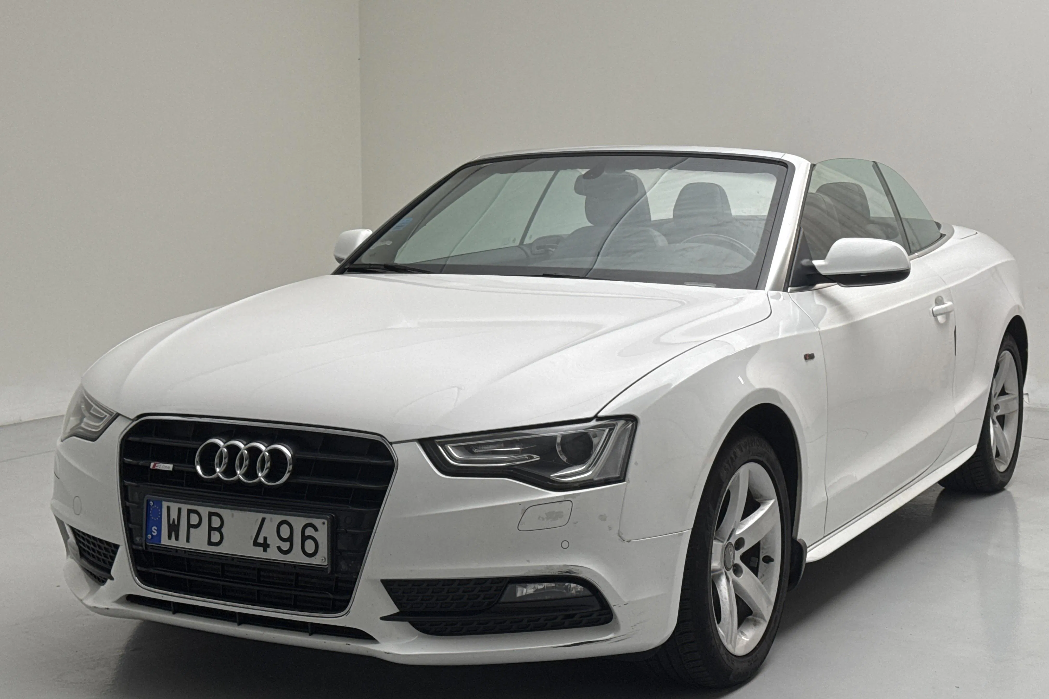 Presentationsfoto 1 av 16: Audi A5 1.8 TFSI Cabriolet (170hk) - 19 143 mil - Manuell - vit - 2012