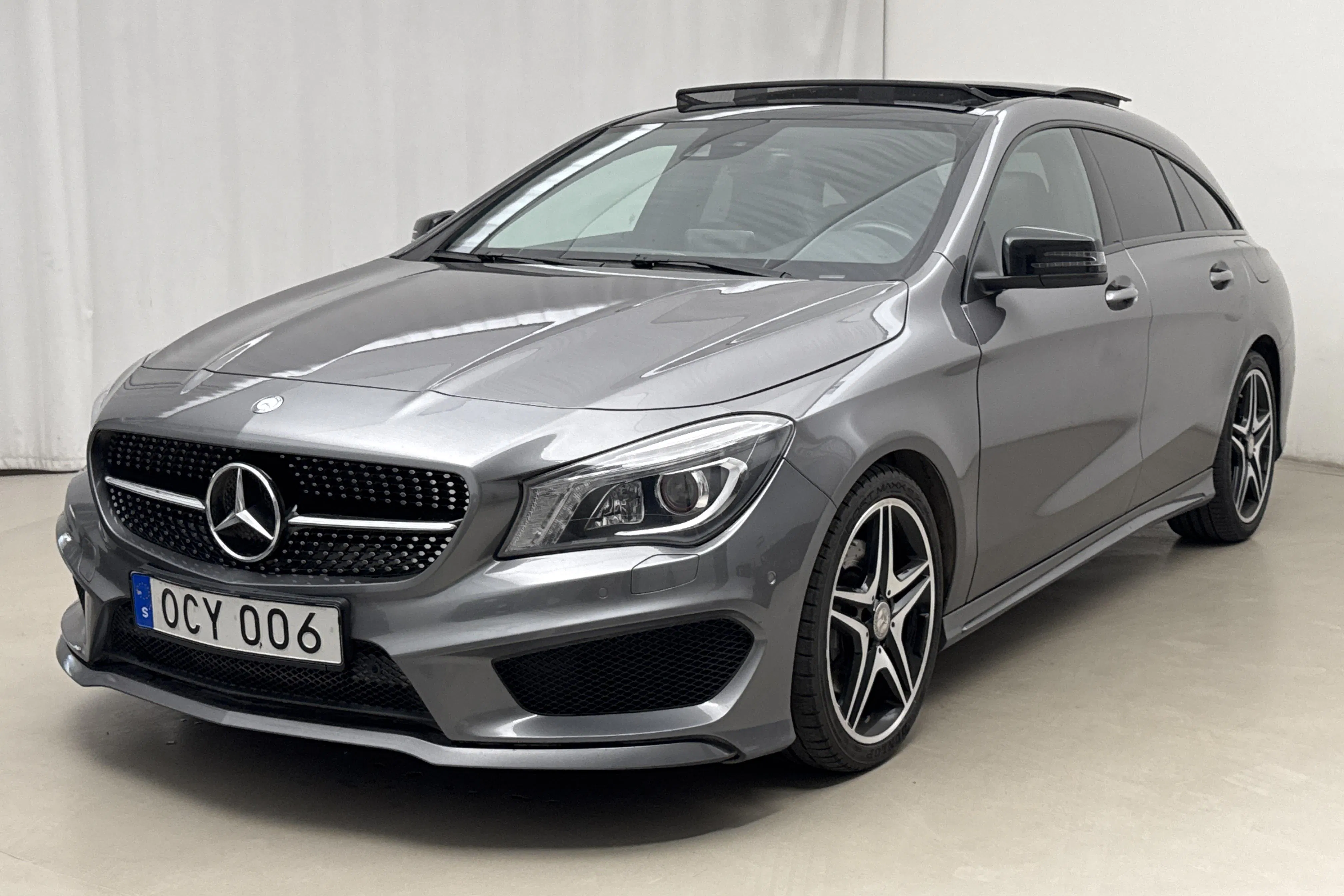 Presentation photo 1 of 20: Mercedes CLA 220 d Shooting Brake X117 (177hk) - 97 130 km - Automatic - dark grey - 2016
