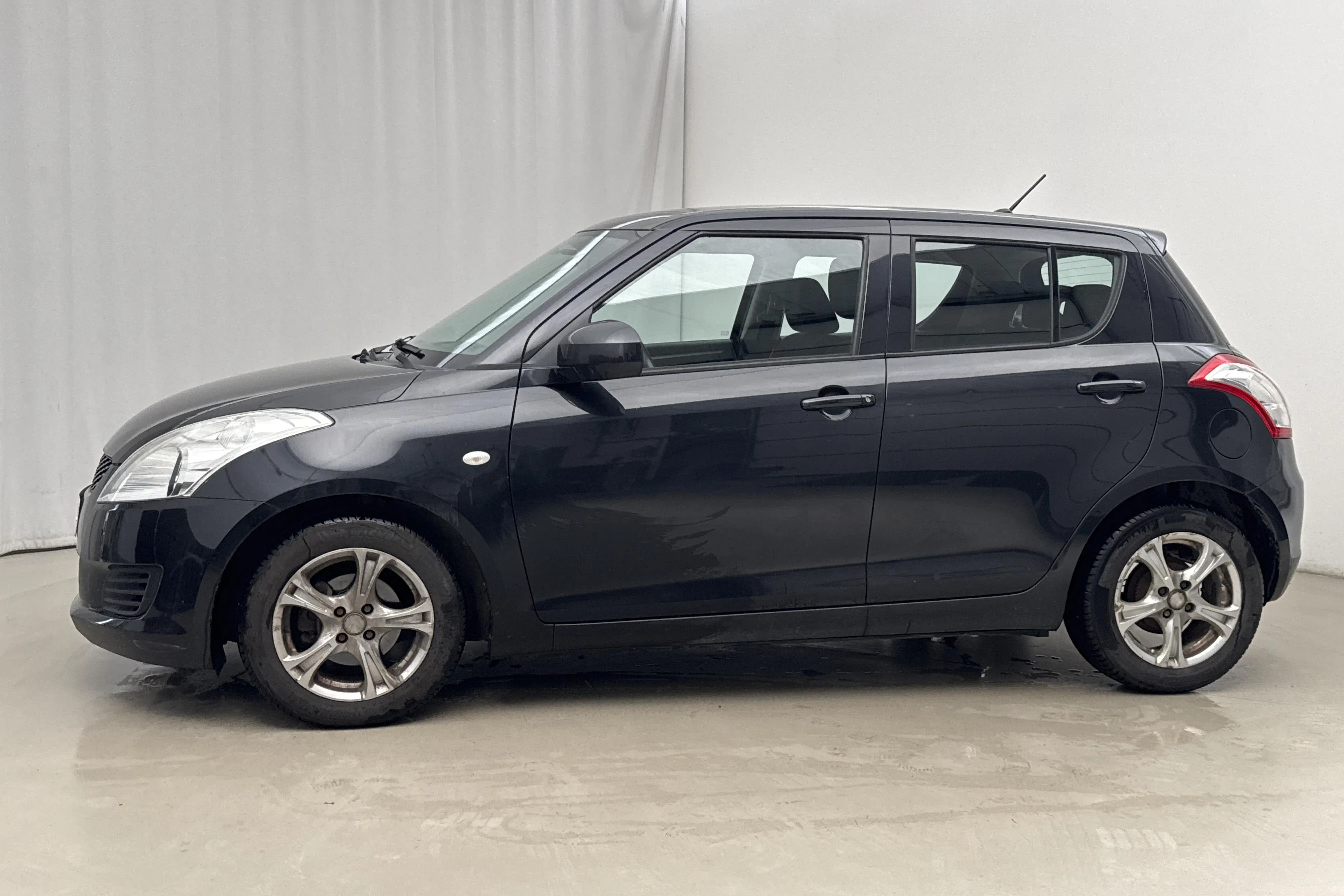 Presentation photo 2 of 15: Suzuki Swift 1.2 5dr (94hk) - 123 540 km - Automatic - black - 2011