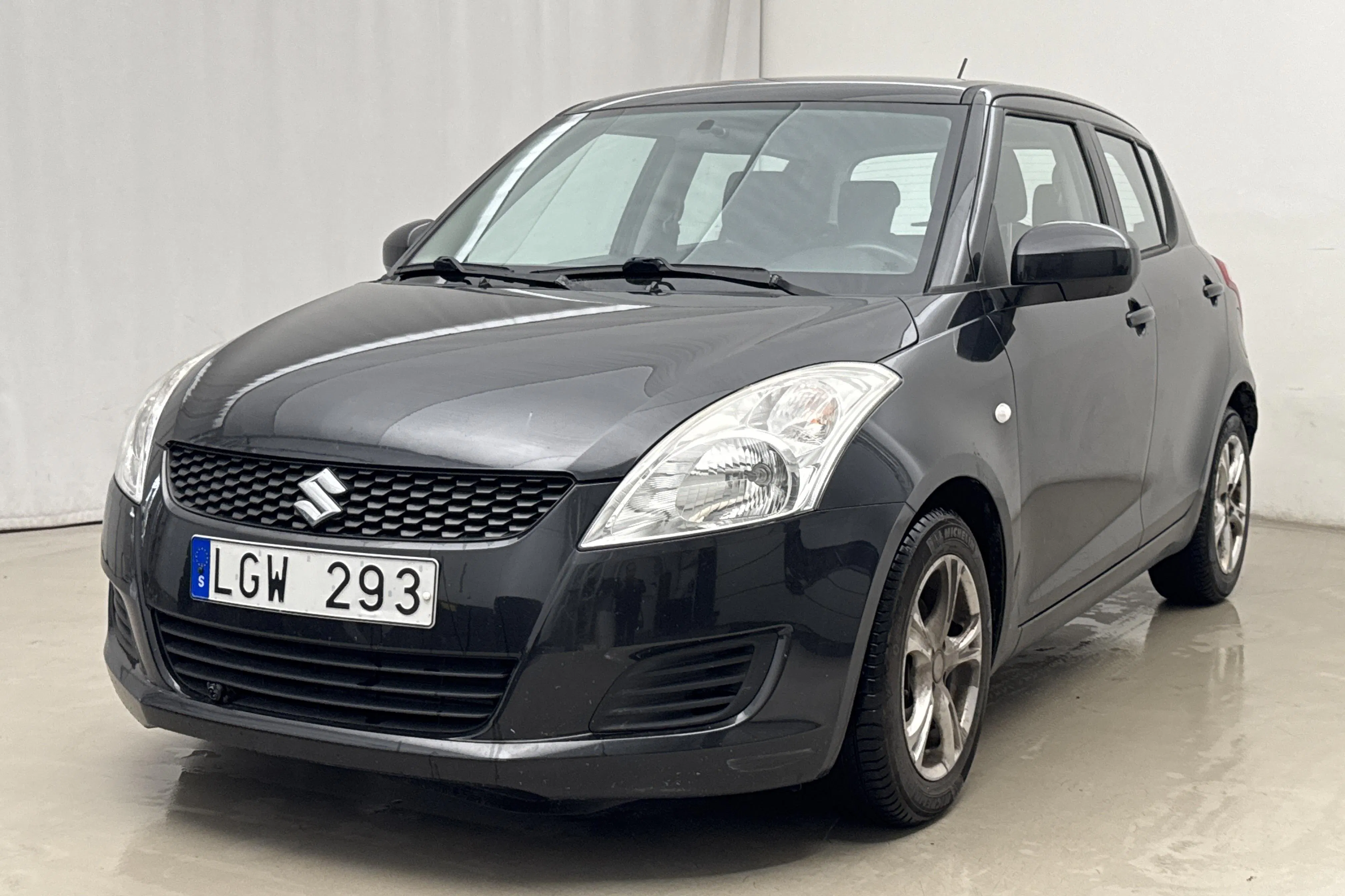 Presentation photo 1 of 15: Suzuki Swift 1.2 5dr (94hk) - 123 540 km - Automatic - black - 2011