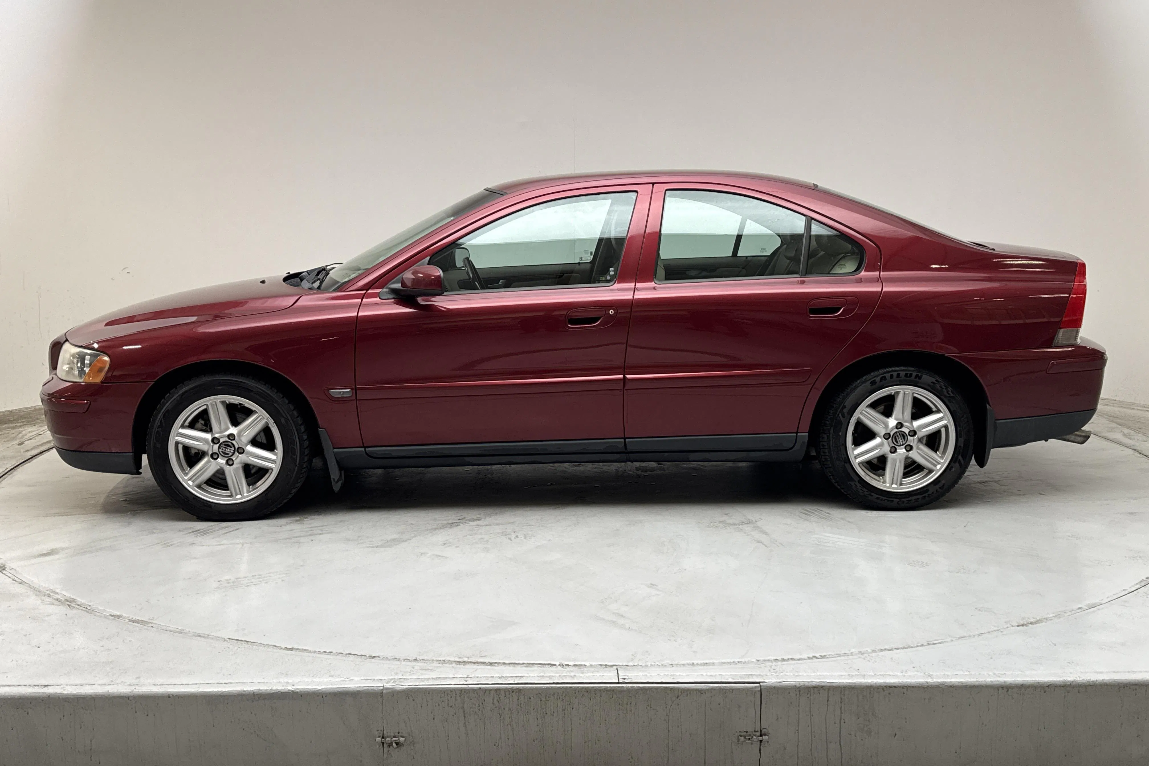 Presentation photo 2 of 13: Volvo S60 2.4 (170hk) - 232 150 km - Manual - red - 2006