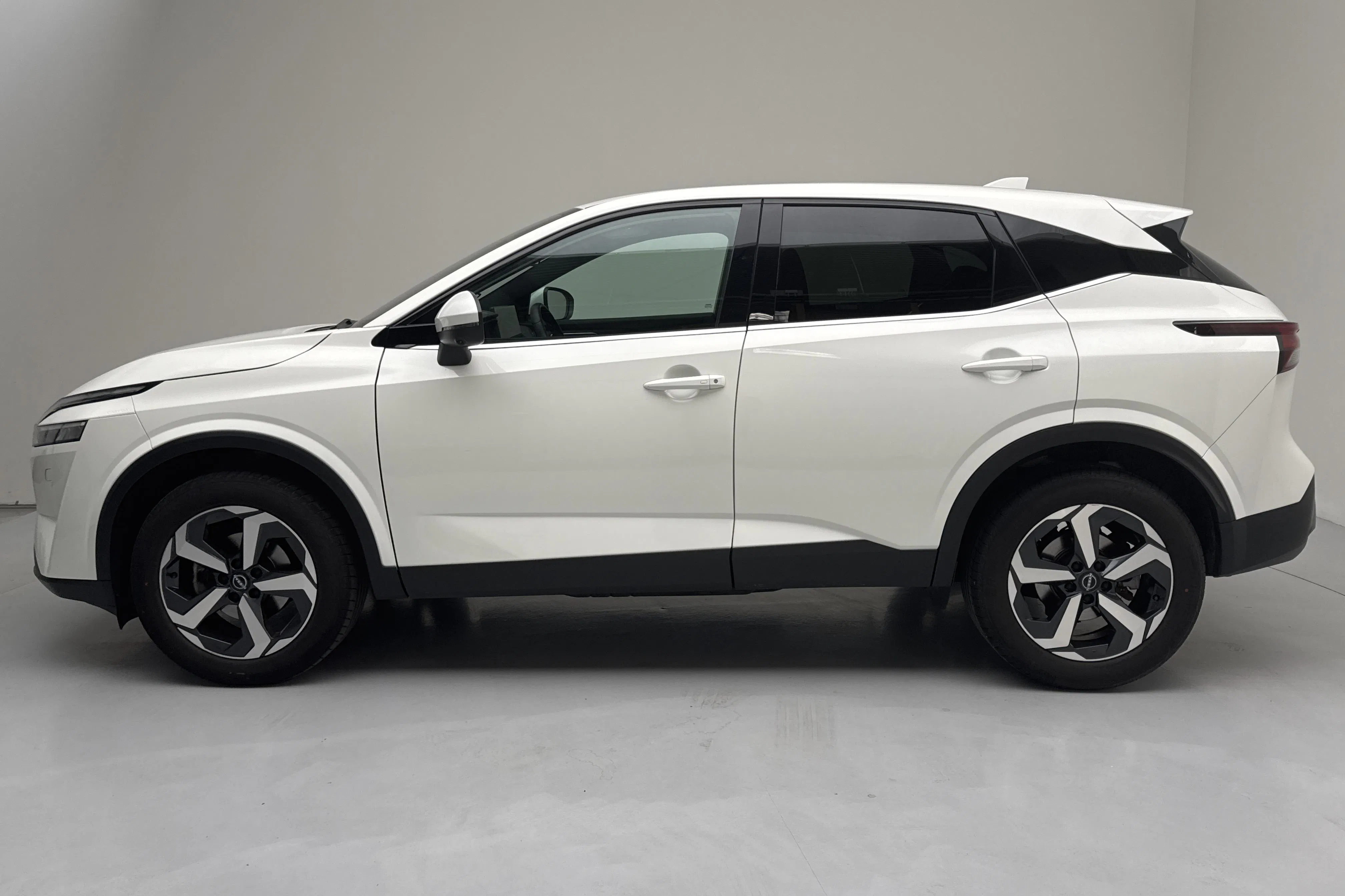 Presentation photo 2 of 15: Nissan Qashqai 1.3 MHEV (158hk) - 39 010 km - Automatic - white - 2023