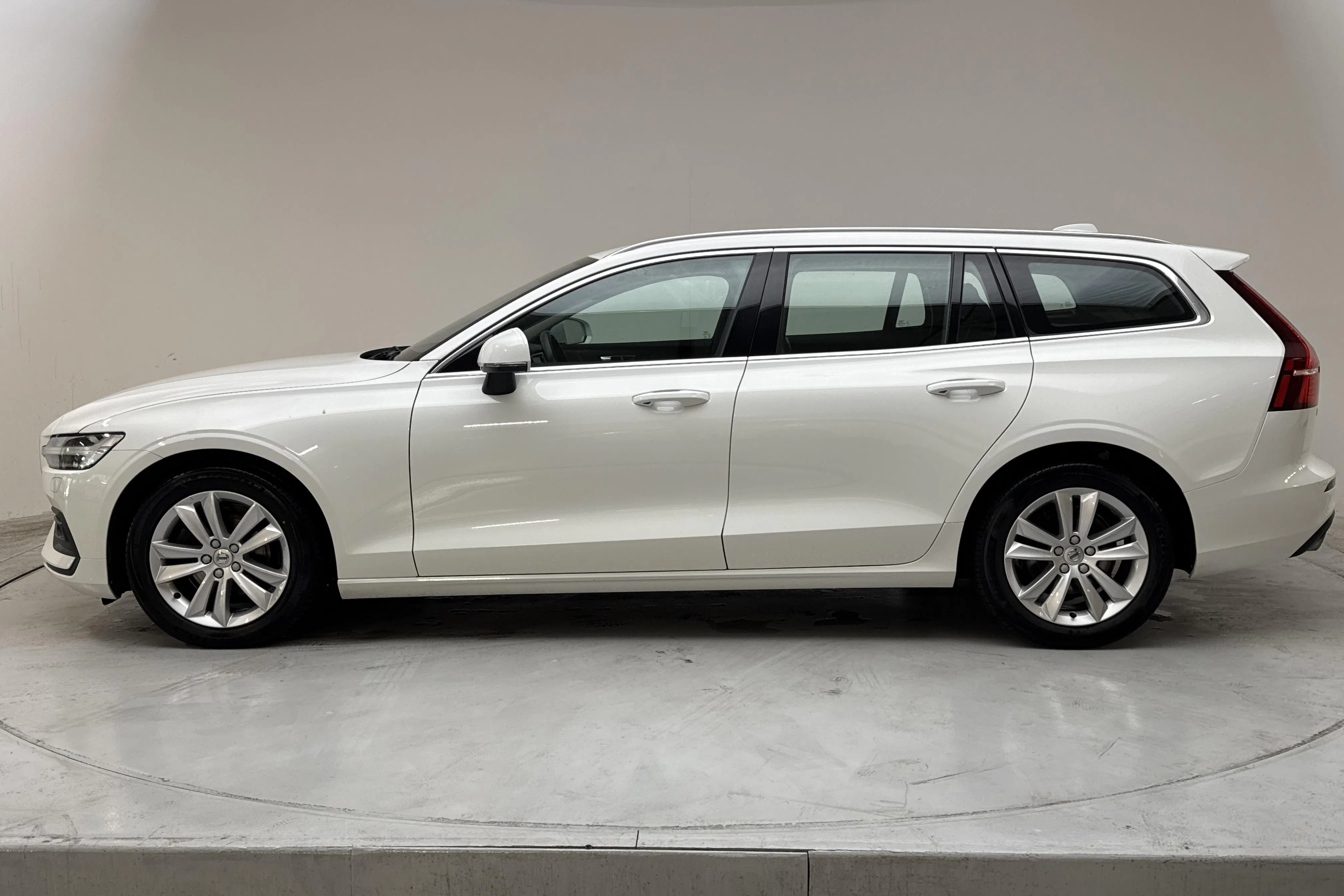 Presentation photo 2 of 15: Volvo V60 B4 Mildhybrid, Diesel (197hk) - 101 020 km - Automatic - white - 2021