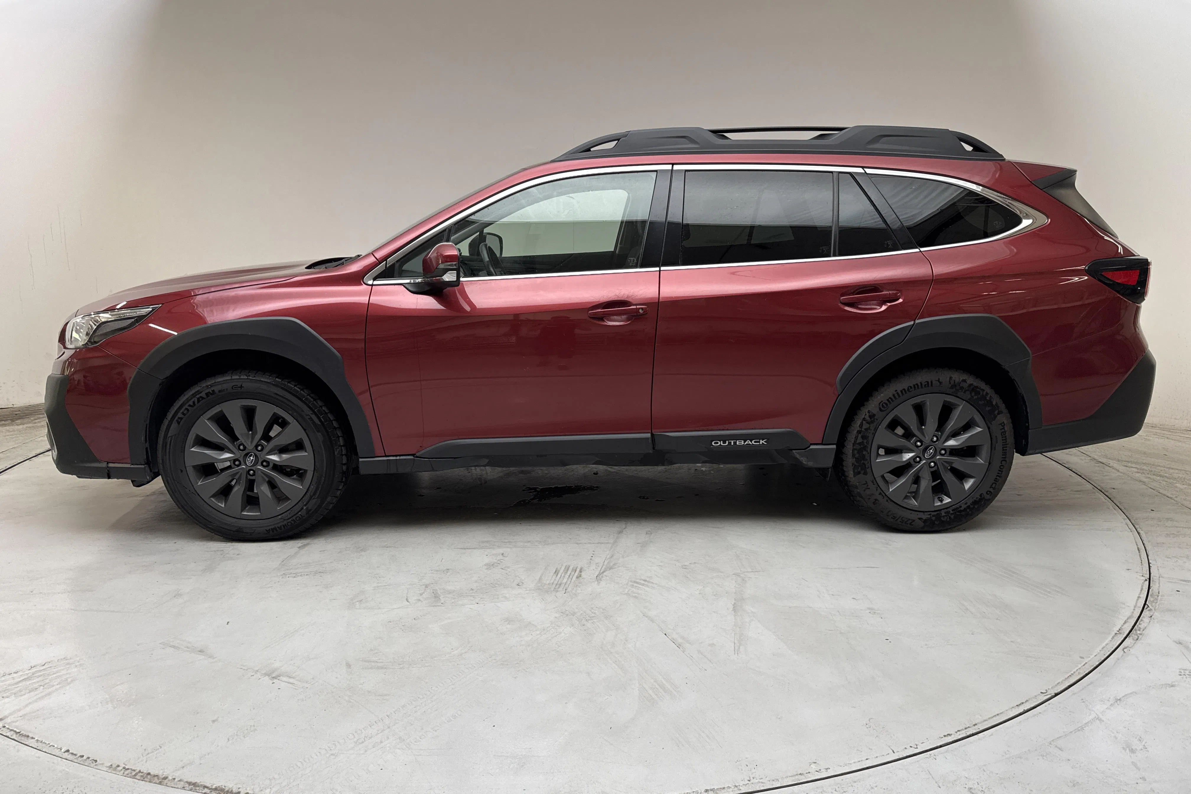 Presentationsfoto 2 av 15: Subaru Outback 2.5i XFuel 4WD (169hk) - 9 830 mil - Automat - Ljusröd - 2023