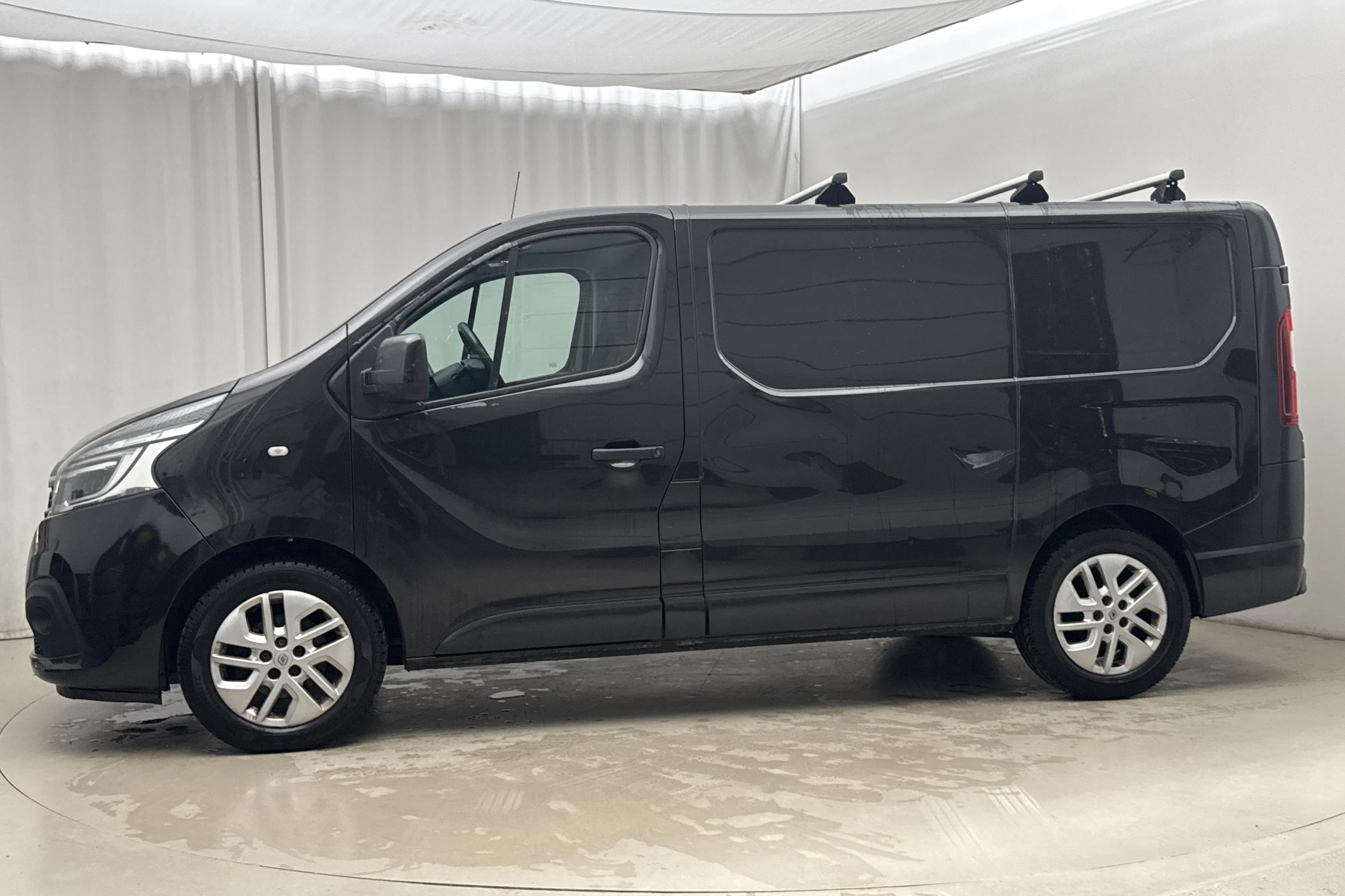 Presentation photo 2 of 15: Renault Trafic 2.0 dCi Skåp (170hk) - 133 350 km - Automatic - black - 2020