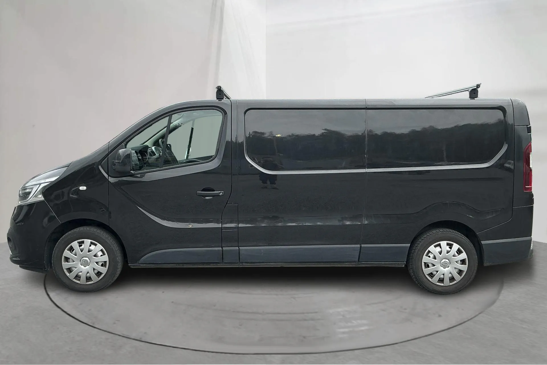 Presentation photo 2 of 15: Renault Trafic 2.0 dCi Skåp (170hk) - 102 750 km - Automatic - black - 2021