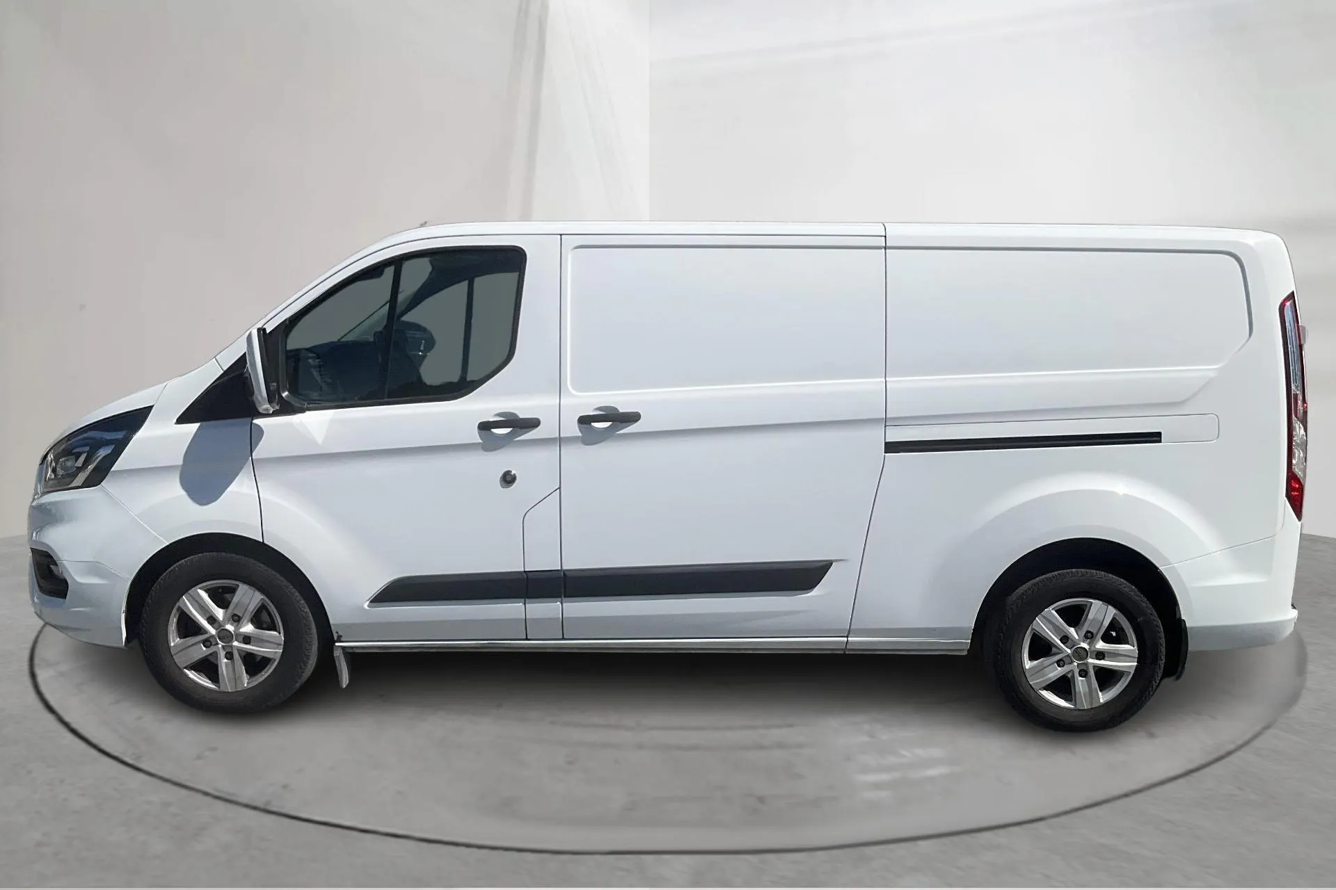 Presentation photo 2 of 14: Ford Transit Custom 340 (170hk) - 141 140 km - Automatic - white - 2019