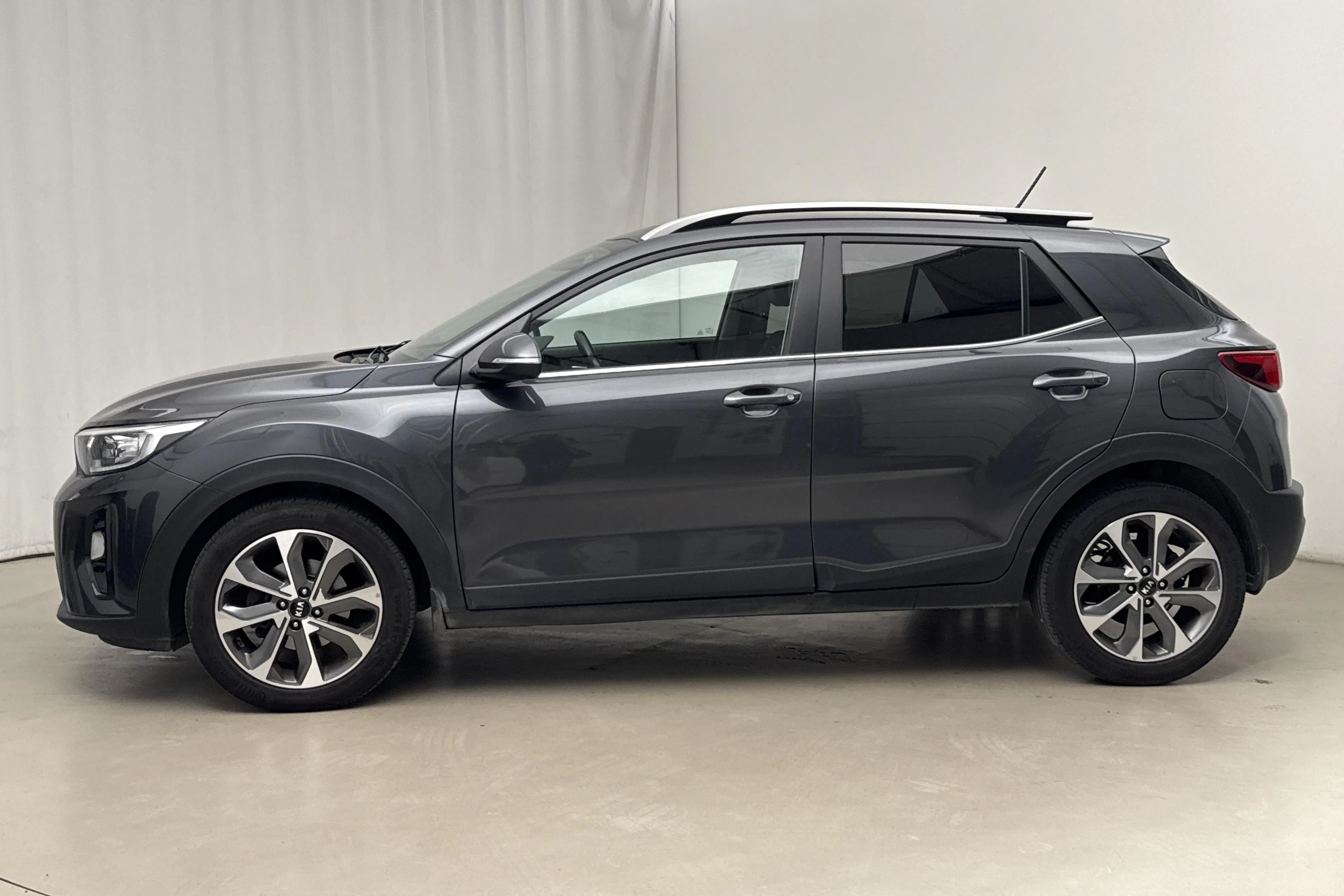 Presentationsfoto 2 av 18: KIA Stonic 1.0 T-GDi (120hk) - 7 613 mil - Automat - grå - 2020