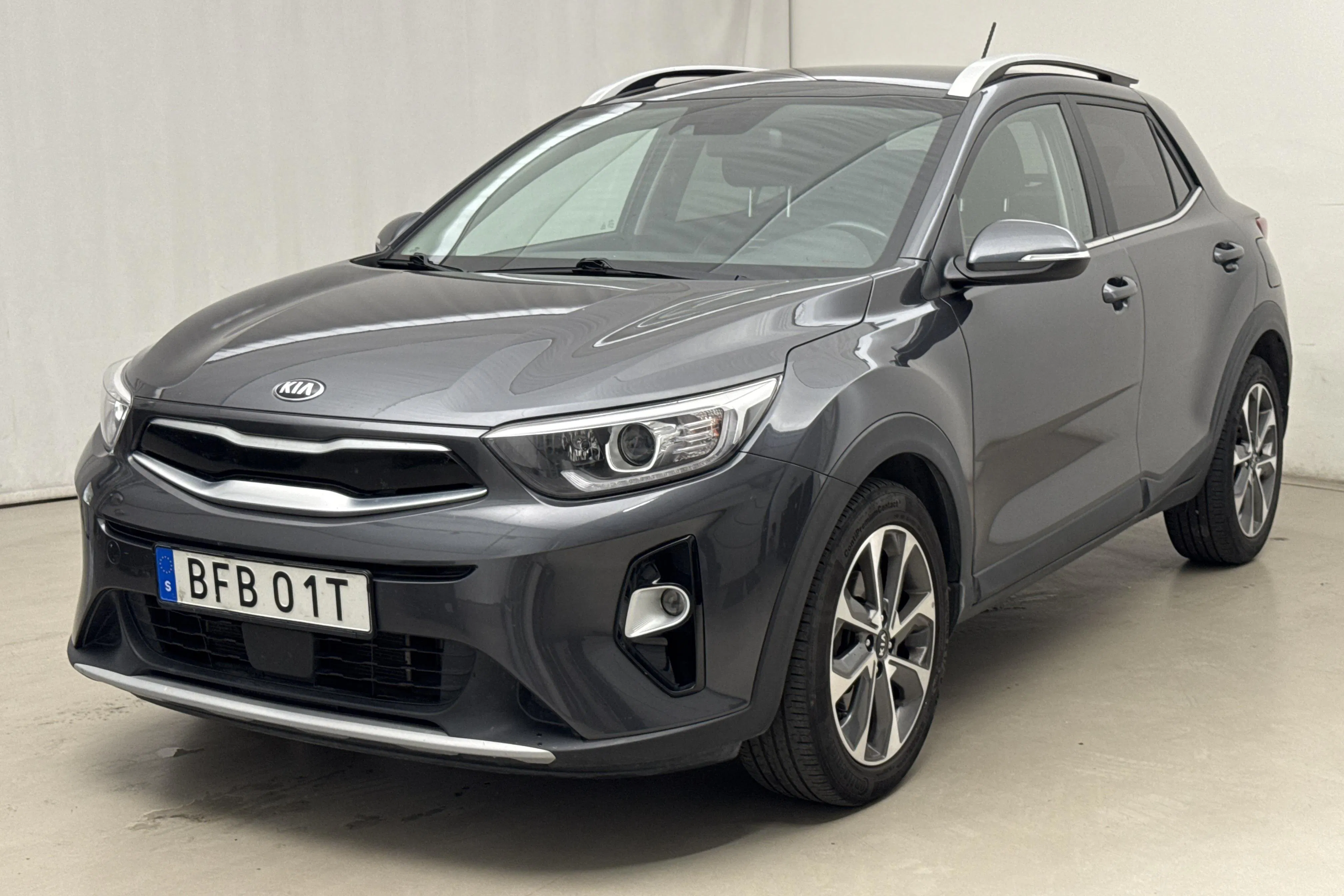 Presentationsfoto 1 av 18: KIA Stonic 1.0 T-GDi (120hk) - 7 613 mil - Automat - grå - 2020