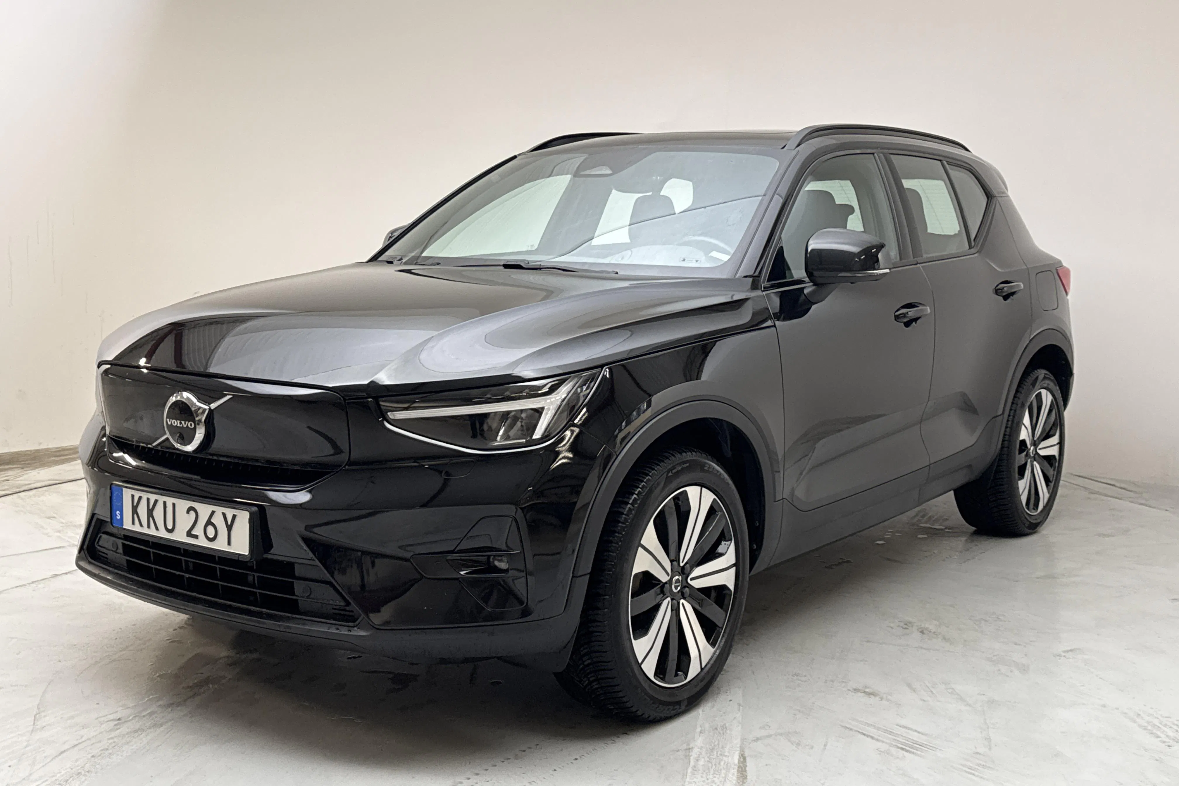 Presentationsfoto 1 av 19: Volvo XC40 P6 Recharge (231hk) - 6 568 mil - Automat - svart - 2023