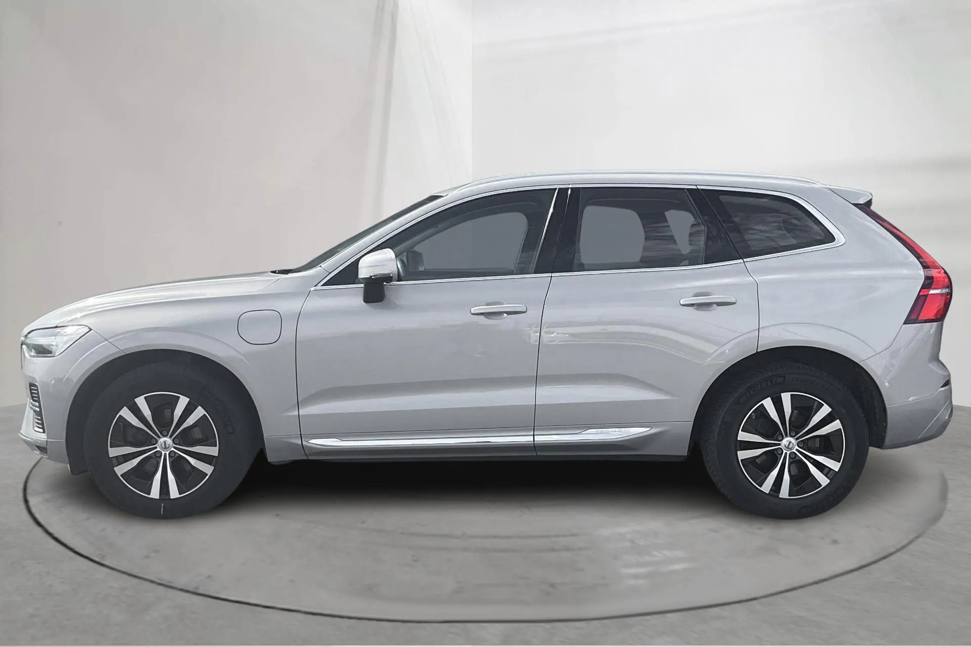 Presentationsfoto 2 av 23: Volvo XC60 T6 AWD Recharge (350hk) - 11 402 mil - Automat - silver - 2024