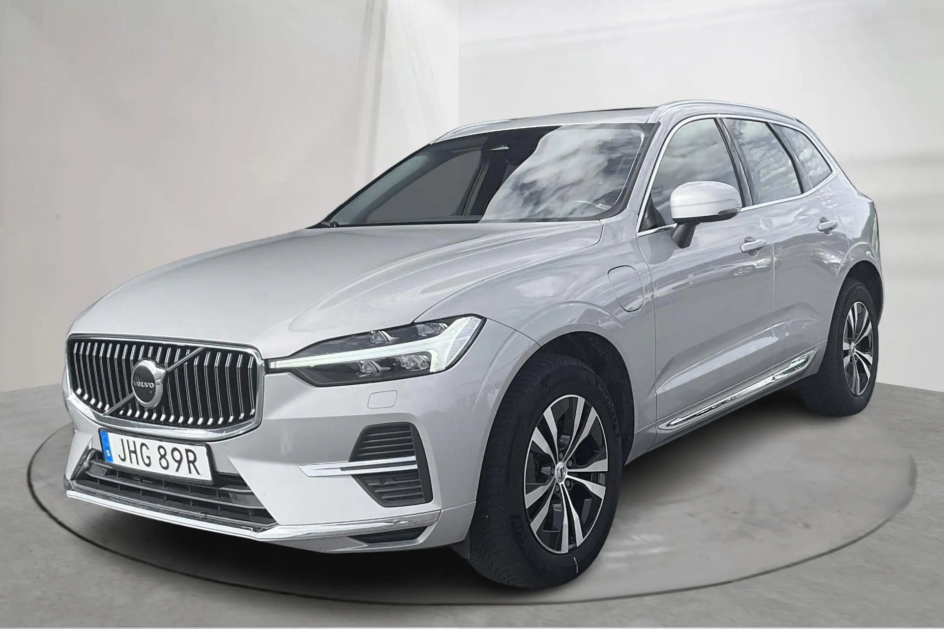 Presentationsfoto 1 av 23: Volvo XC60 T6 AWD Recharge (350hk) - 11 402 mil - Automat - silver - 2024