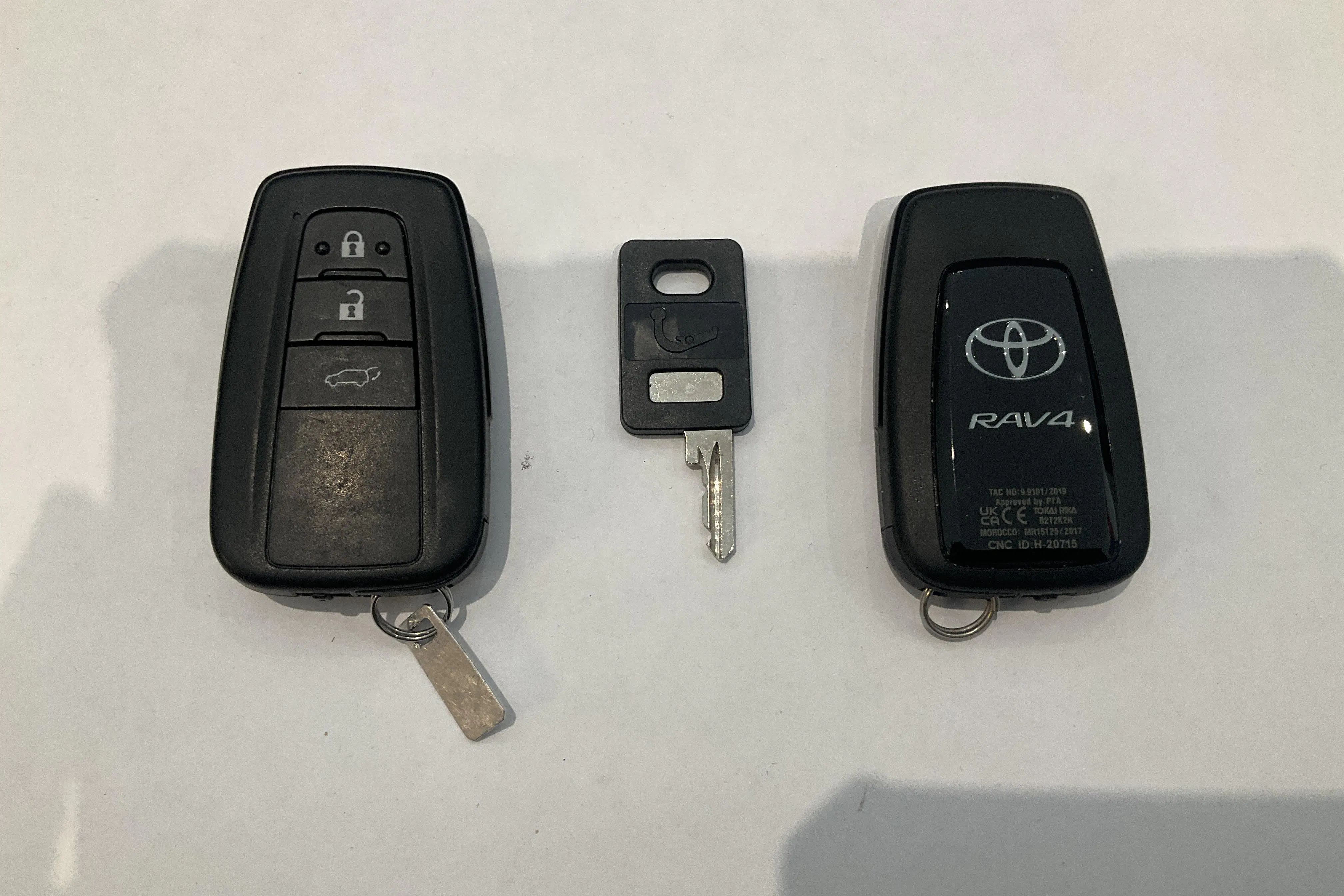 Presentationsfoto 15 av 15: Toyota RAV4 2.5 HSD AWD (222hk) - 18 823 mil - Automat - vit - 2023