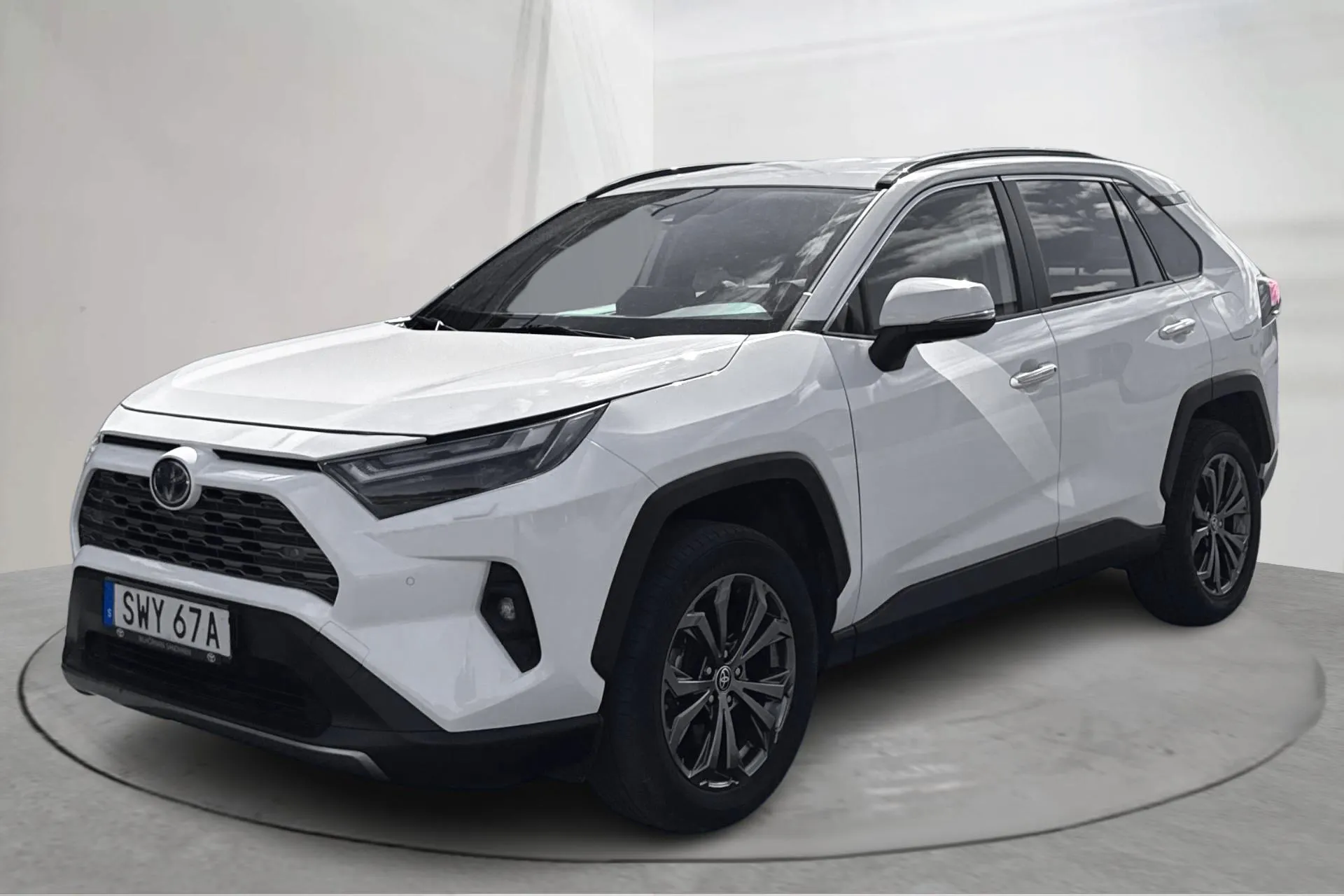 Presentationsfoto 1 av 15: Toyota RAV4 2.5 HSD AWD (222hk) - 18 823 mil - Automat - vit - 2023