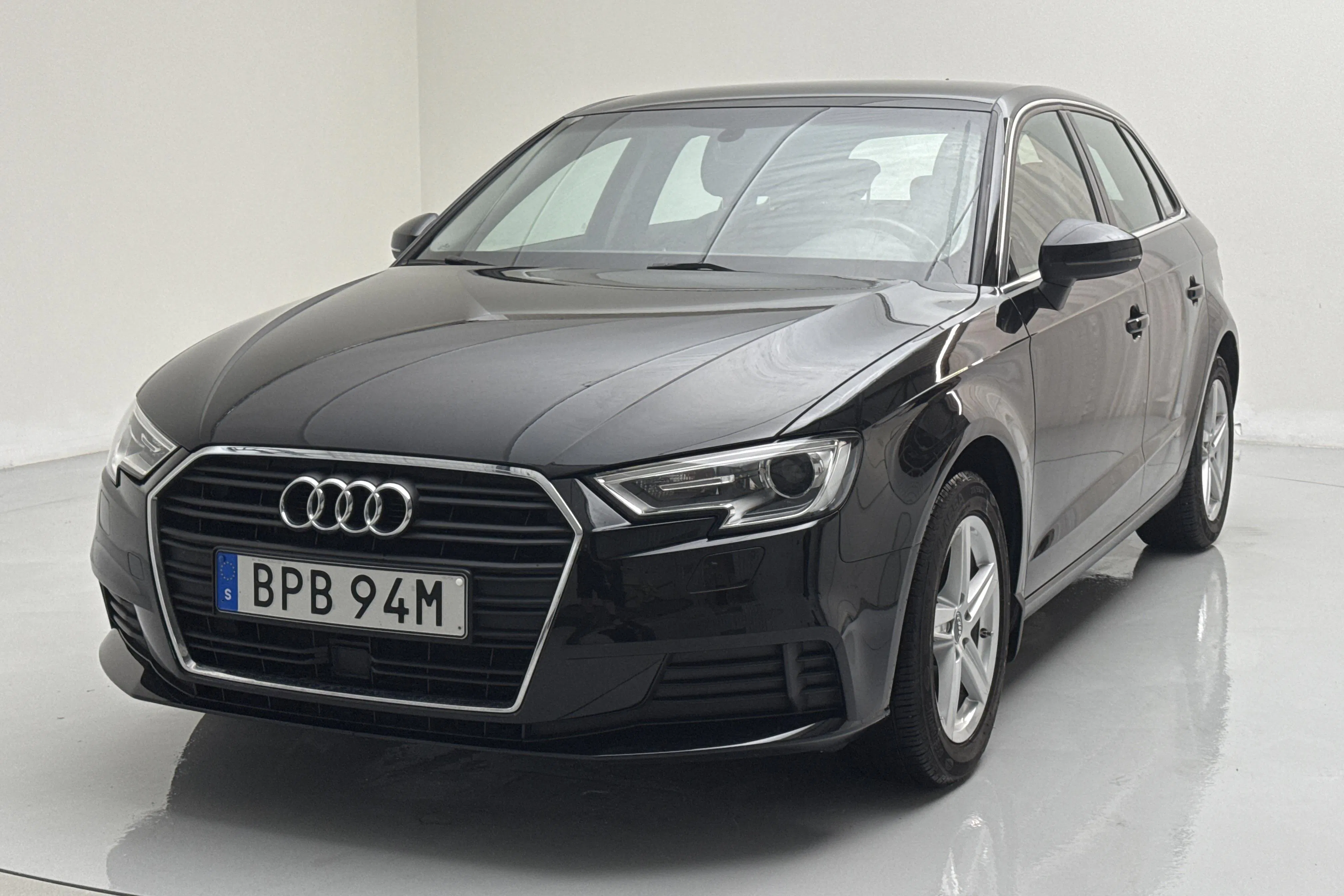 Presentationsfoto 1 av 13: Audi A3 Sportback 35 TFSI (150hk) - 7 154 mil - Automat - svart - 2019