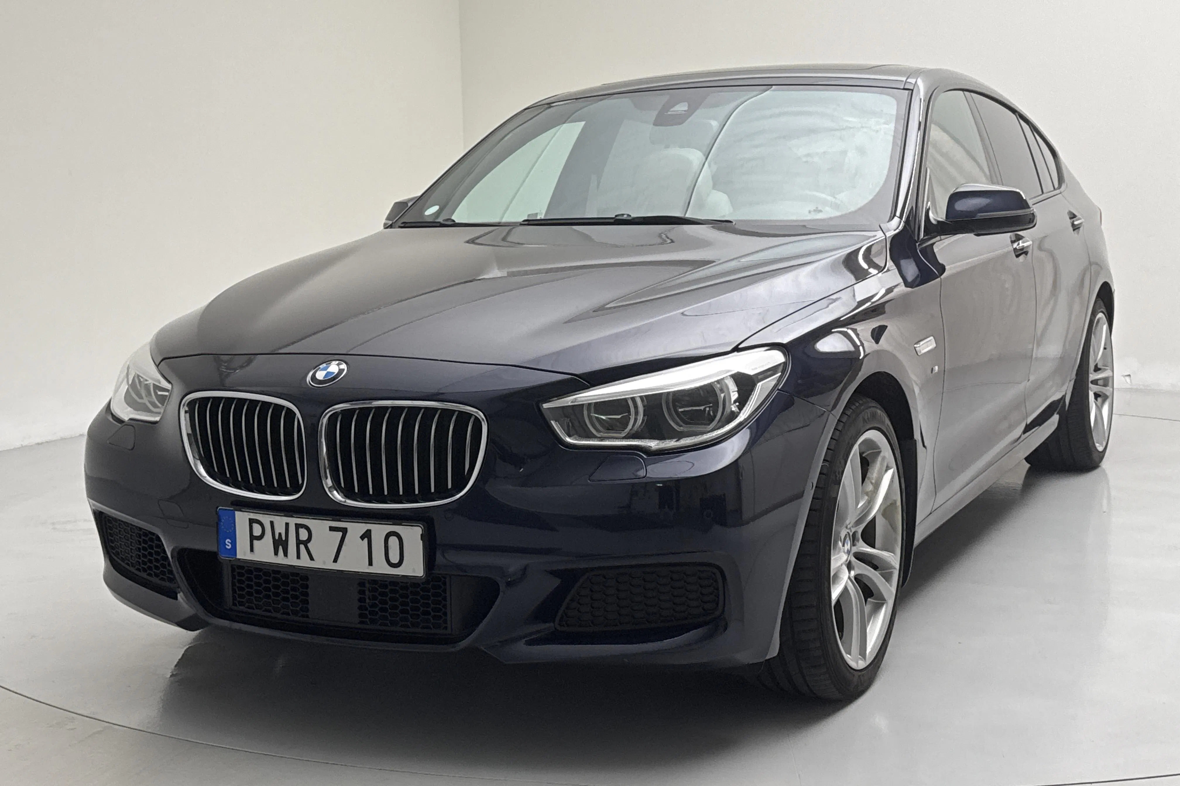 Presentation photo 1 of 18: BMW 535d GT xDrive, F07 (313hk) - 139 610 km - Automatic - blue - 2015