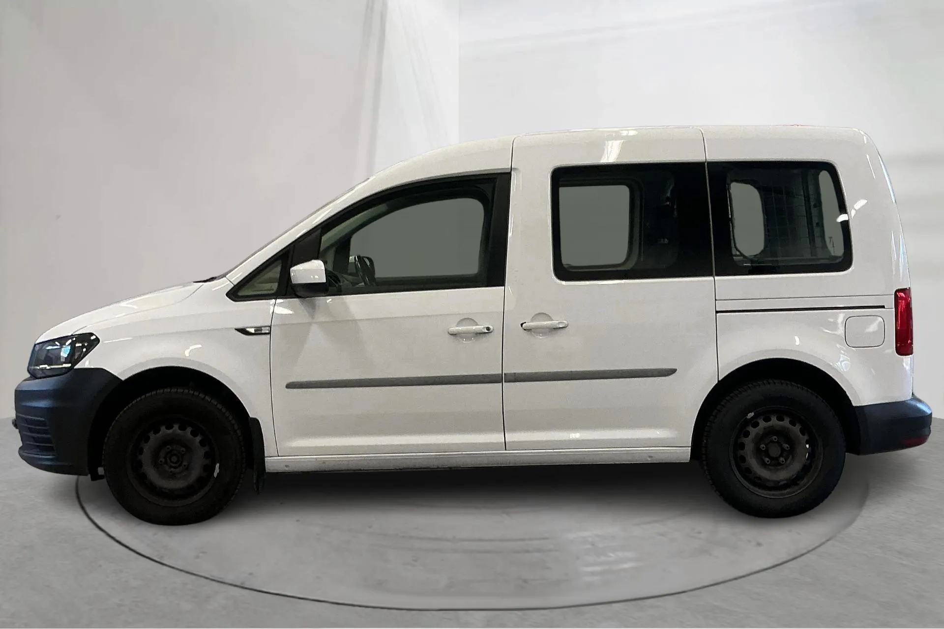 Presentation photo 2 of 17: VW Caddy Combi 2.0 TDI (102hk) - 220 890 km - Manual - white - 2018