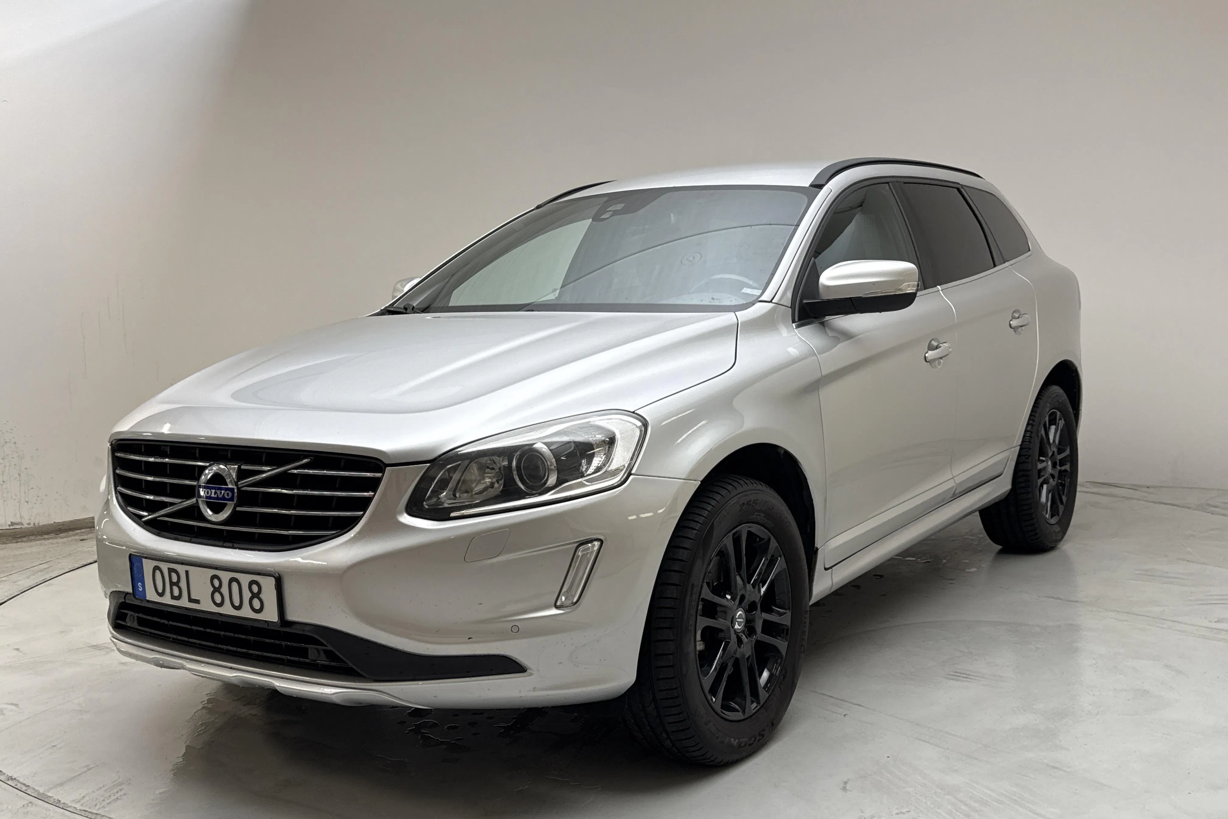 Presentationsfoto 1 av 13: Volvo XC60 D4 2WD (163hk) - 21 027 mil - Manuell - silver - 2014