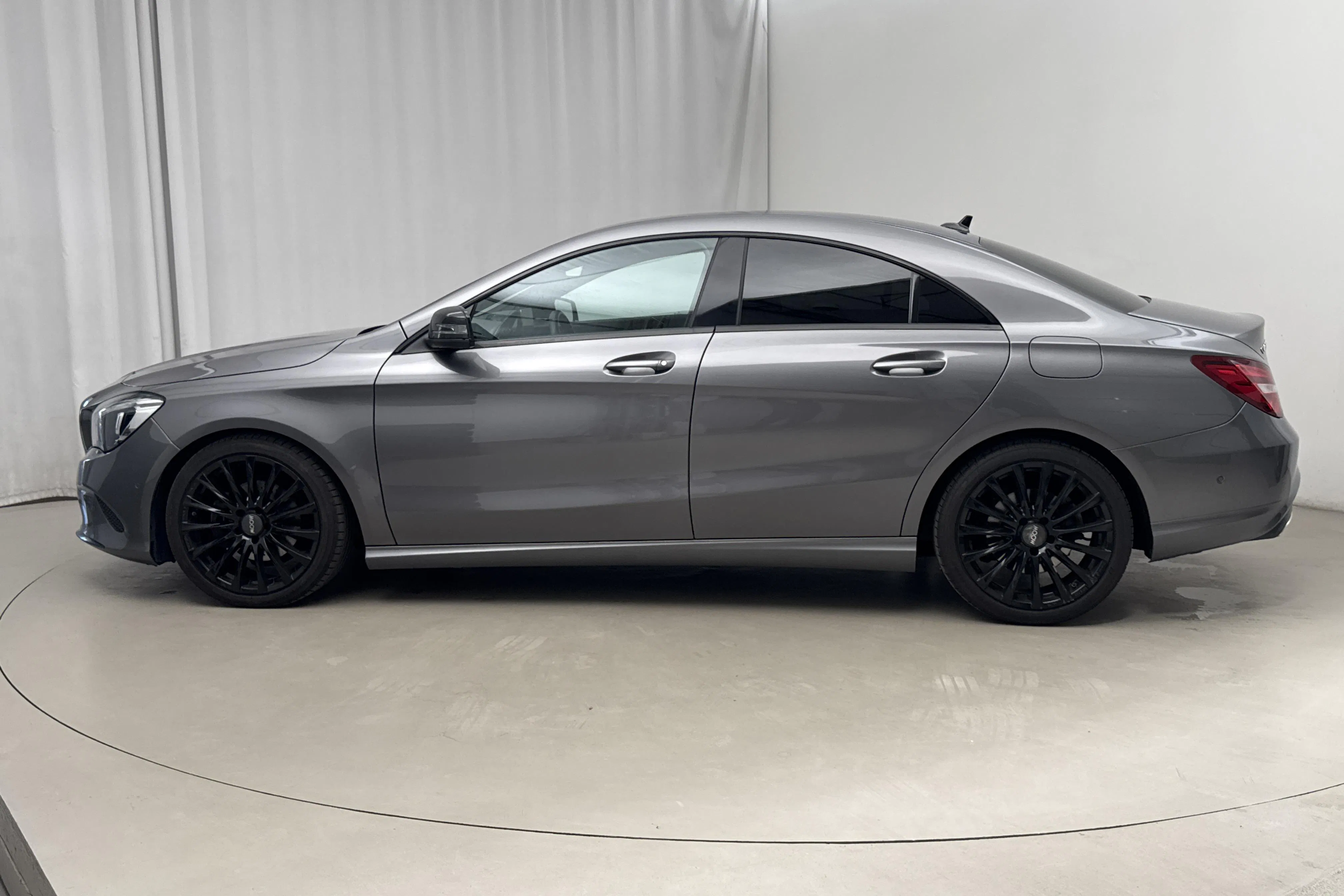 Presentation photo 2 of 16: Mercedes CLA 220 4MATIC Coupé C117 (184hk) - 116 390 km - Automatic - dark grey - 2018