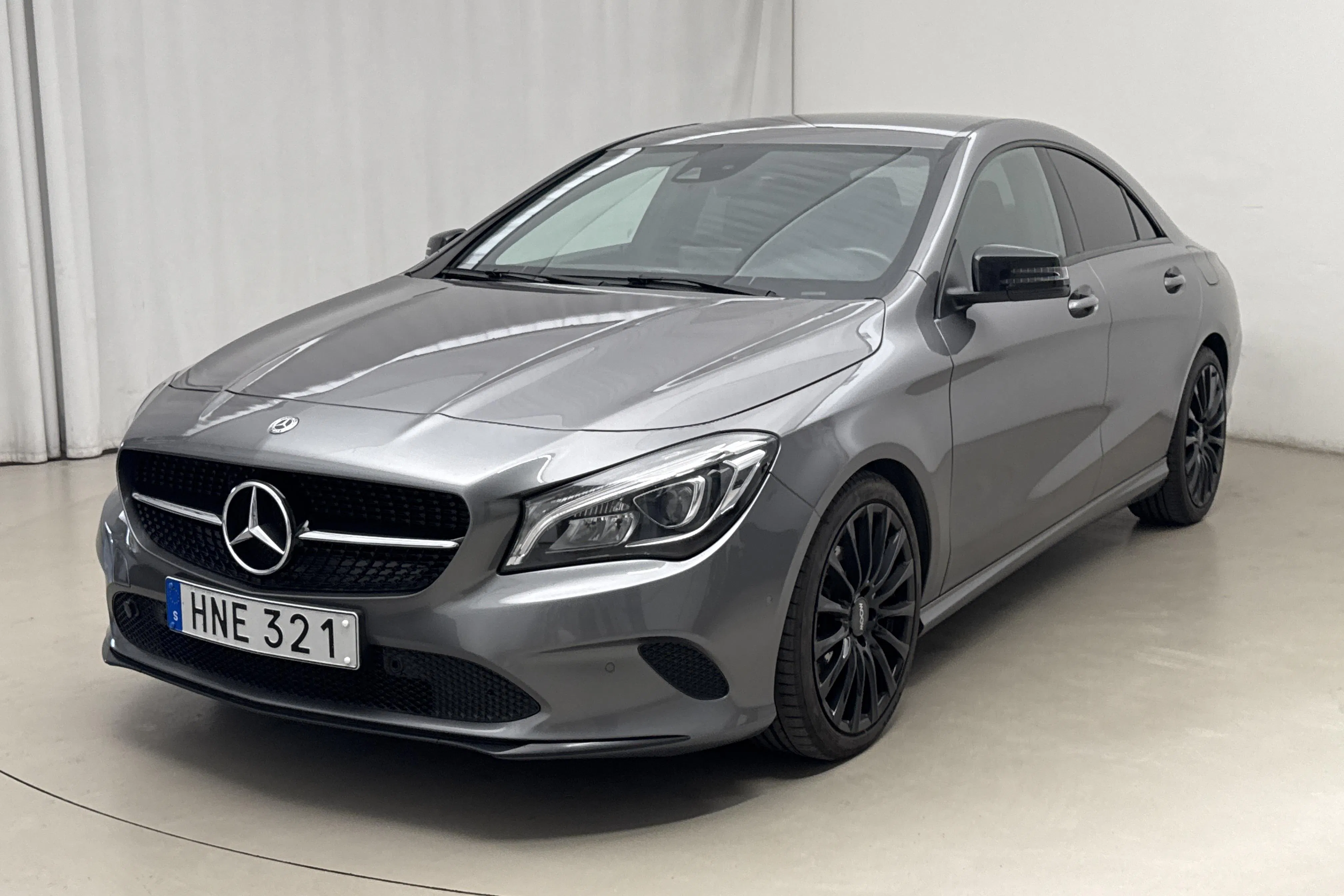 Presentation photo 1 of 16: Mercedes CLA 220 4MATIC Coupé C117 (184hk) - 116 390 km - Automatic - dark grey - 2018