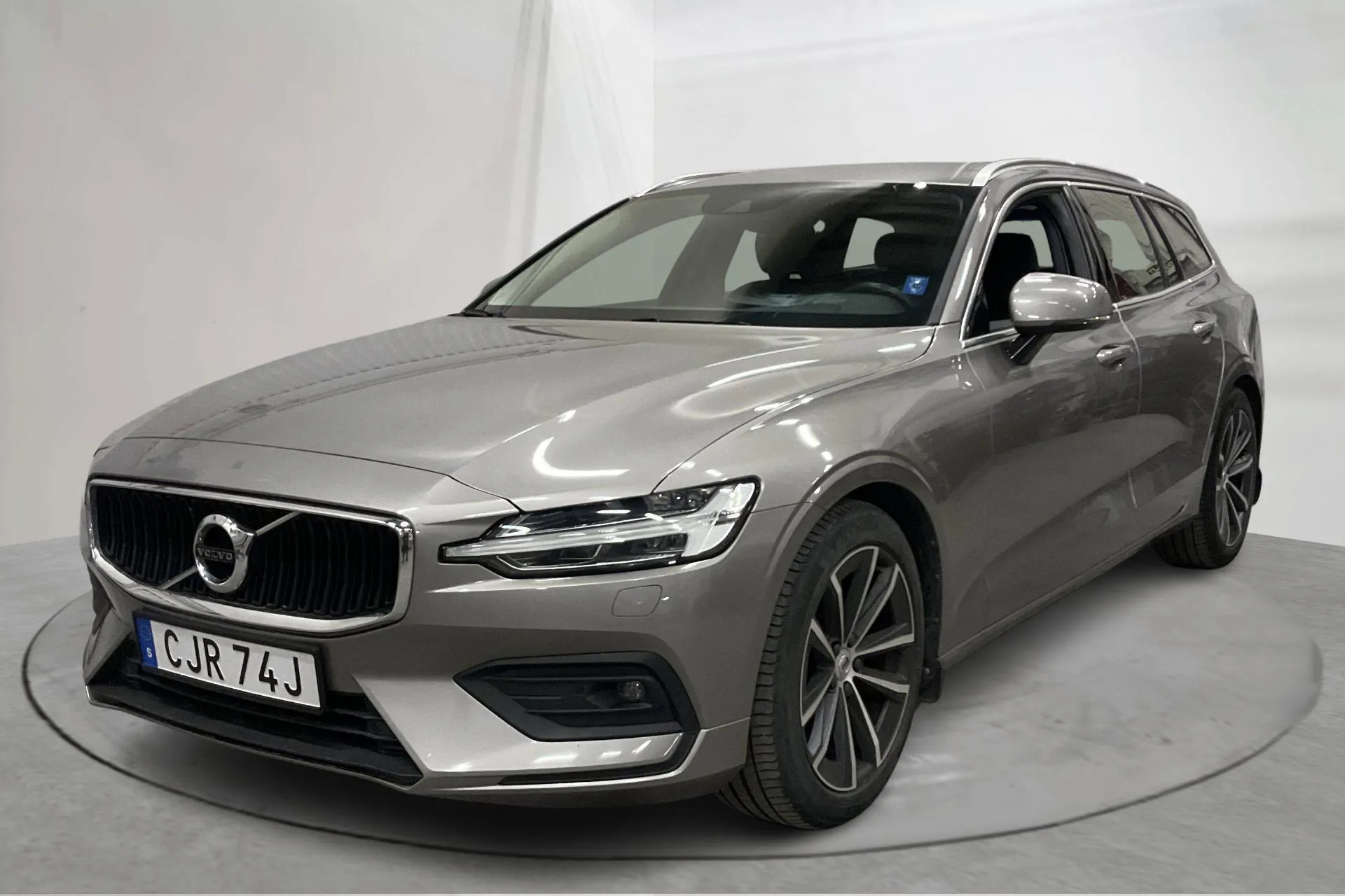 Presentationsfoto 1 av 20: Volvo V60 B4 Mildhybrid, Bensin (197hk) - 8 168 mil - Automat - grå - 2021