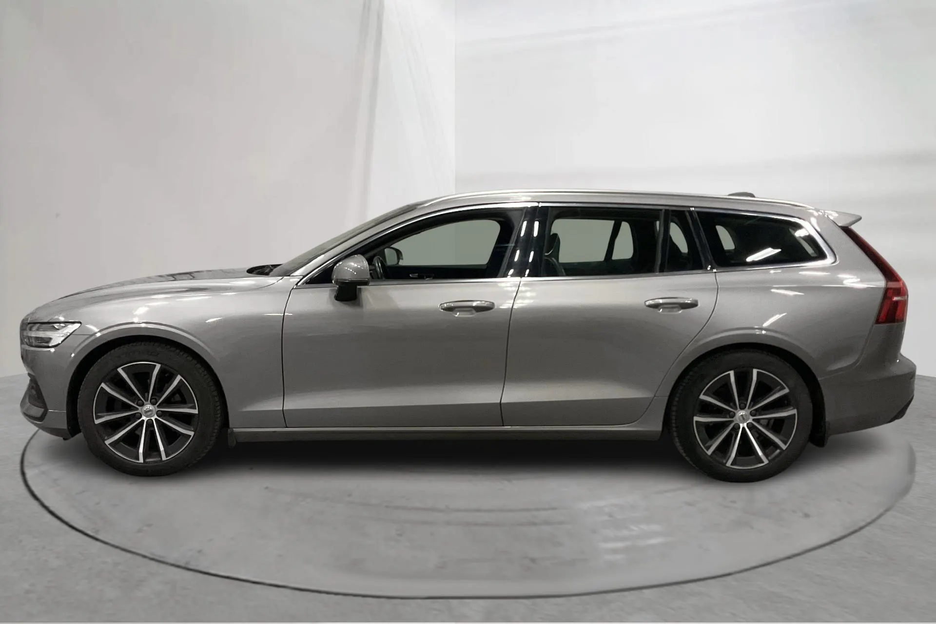 Presentationsfoto 2 av 20: Volvo V60 B4 Mildhybrid, Bensin (197hk) - 8 168 mil - Automat - grå - 2021