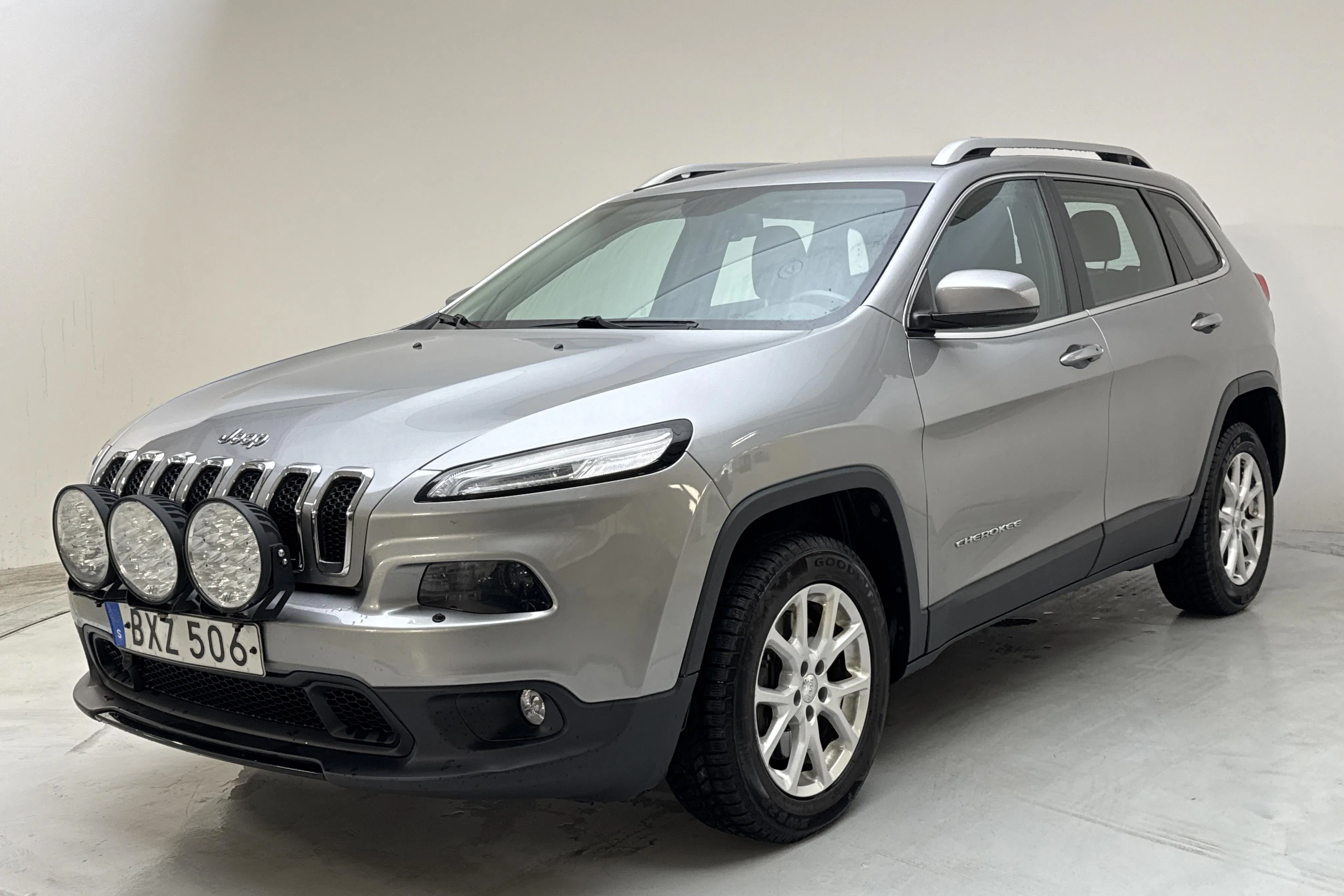 Presentation photo 1 of 11: Jeep Cherokee 2.0 MJET AWD (170hk) - 174 220 km - Automatic - gray - 2015