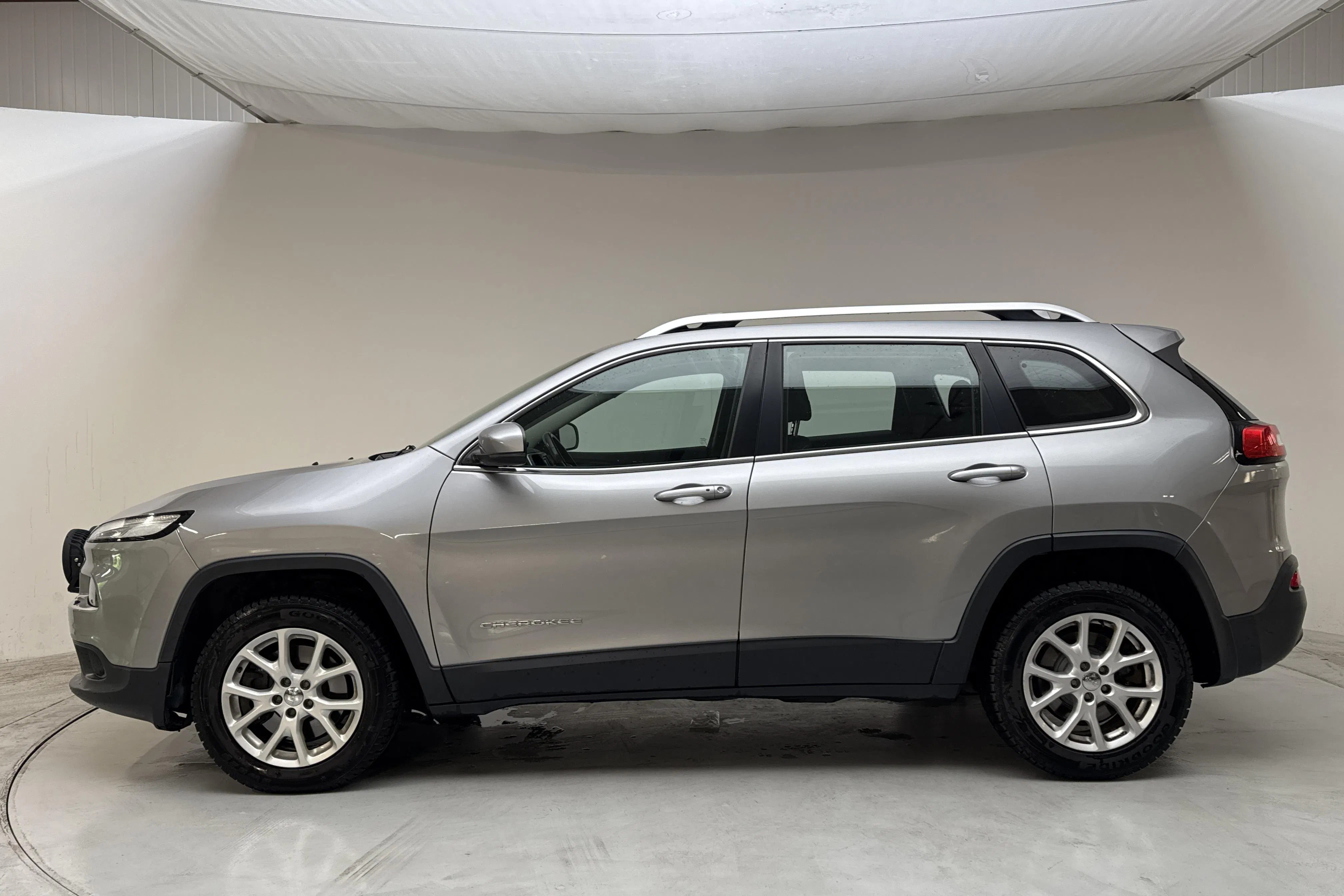 Presentation photo 2 of 11: Jeep Cherokee 2.0 MJET AWD (170hk) - 174 220 km - Automatic - gray - 2015