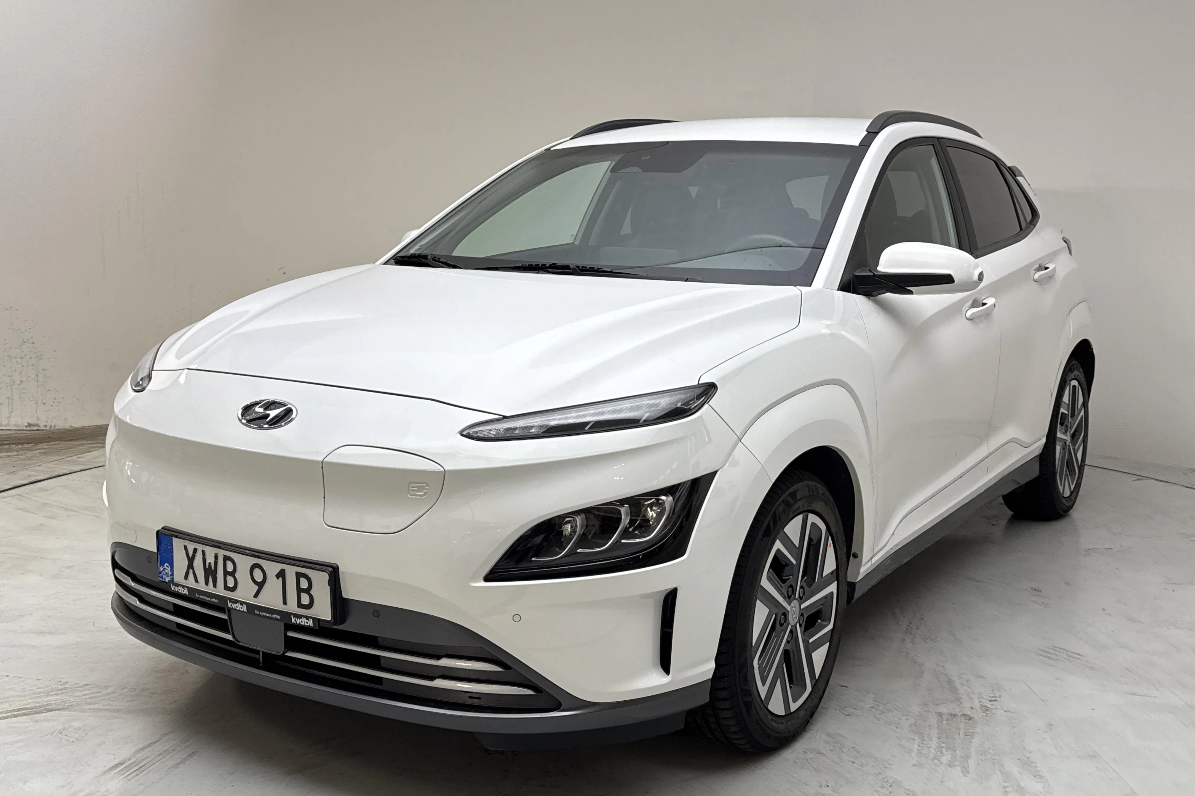 Presentation photo 1 of 16: Hyundai Kona Electric 64kWh (204hk) - 198 740 km - Automatic - white - 2022