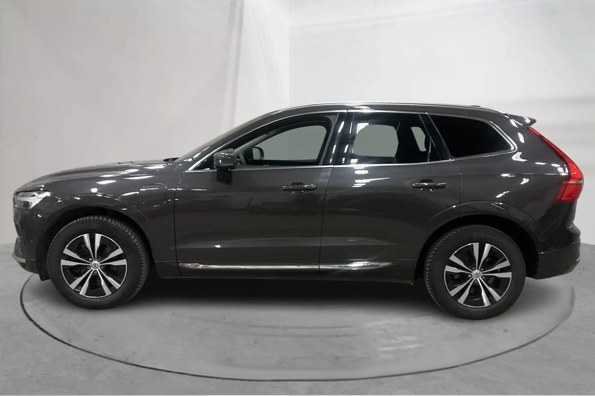 Presentationsfoto 2 av 24: Volvo XC60 T6 AWD Recharge (350hk) - 13 294 mil - Automat - grå - 2023