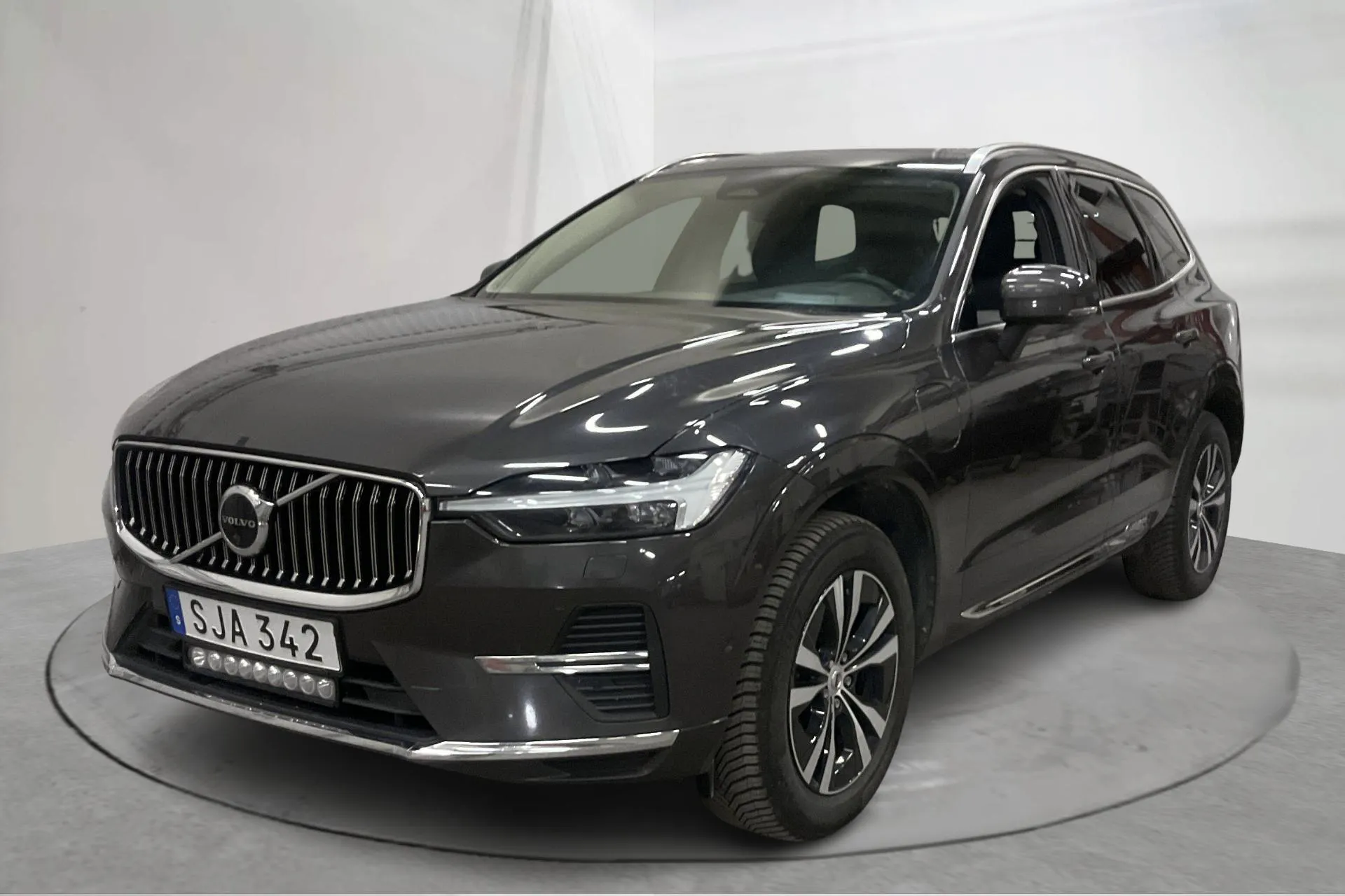 Presentationsfoto 1 av 24: Volvo XC60 T6 AWD Recharge (350hk) - 13 294 mil - Automat - grå - 2023