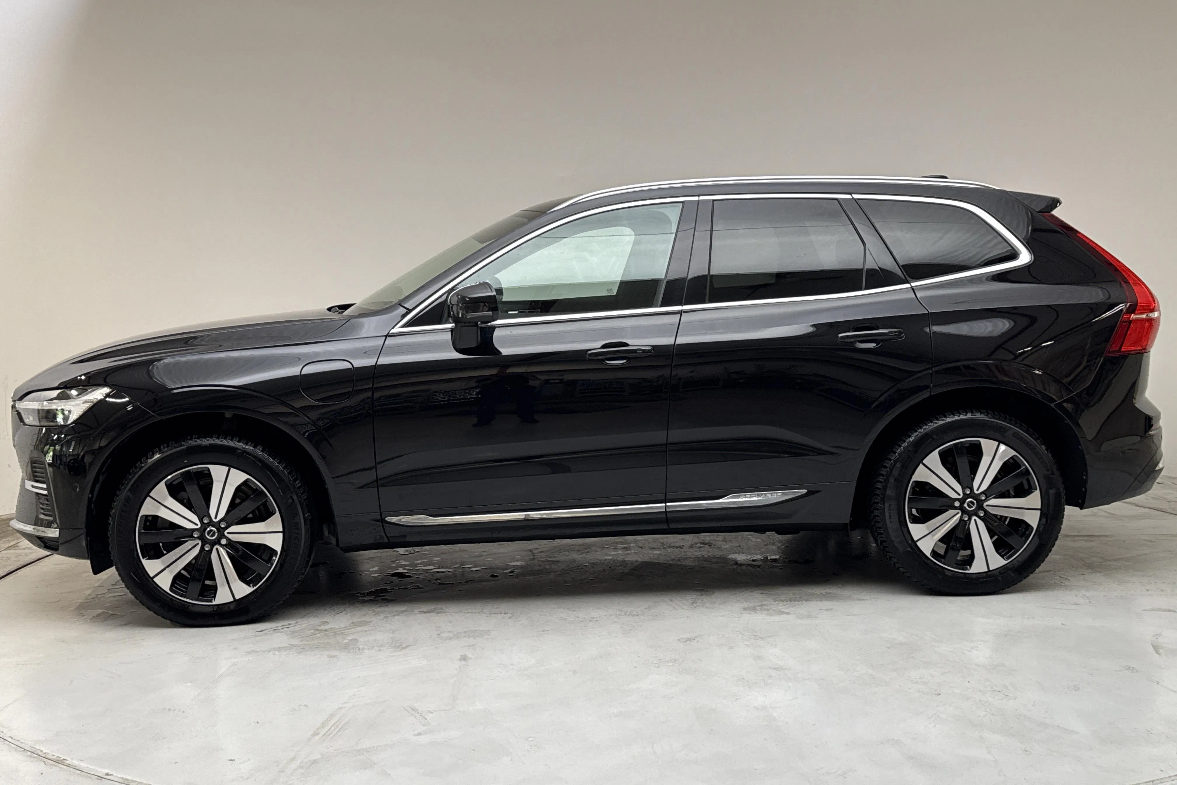Presentation photo 2 of 17: Volvo XC60 T6 AWD Recharge (350hk) - 91 260 km - Automatic - black - 2023