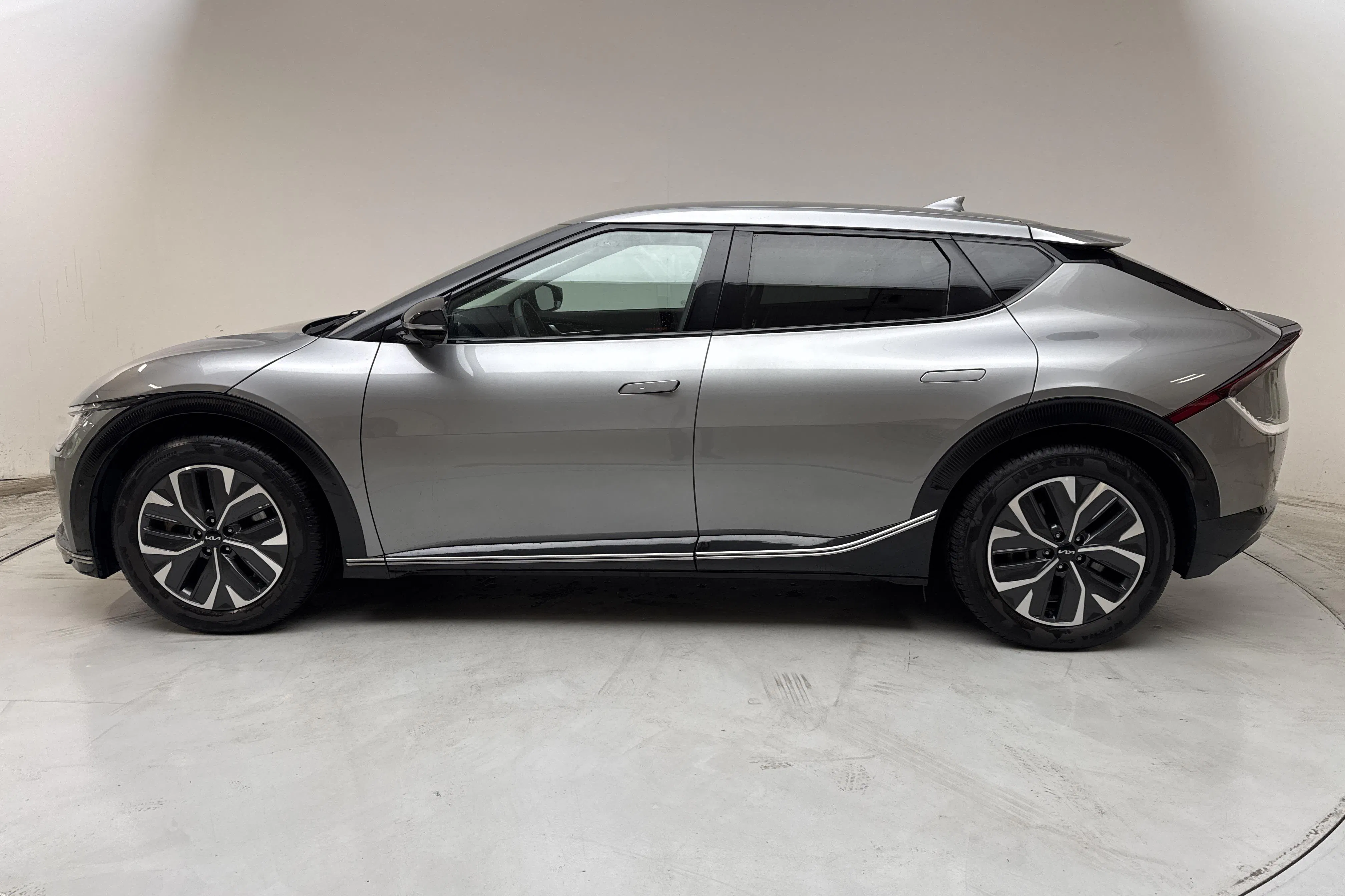 Presentation photo 2 of 15: KIA EV6 RWD (228hk) - 51 070 km - Automatic - gray - 2023