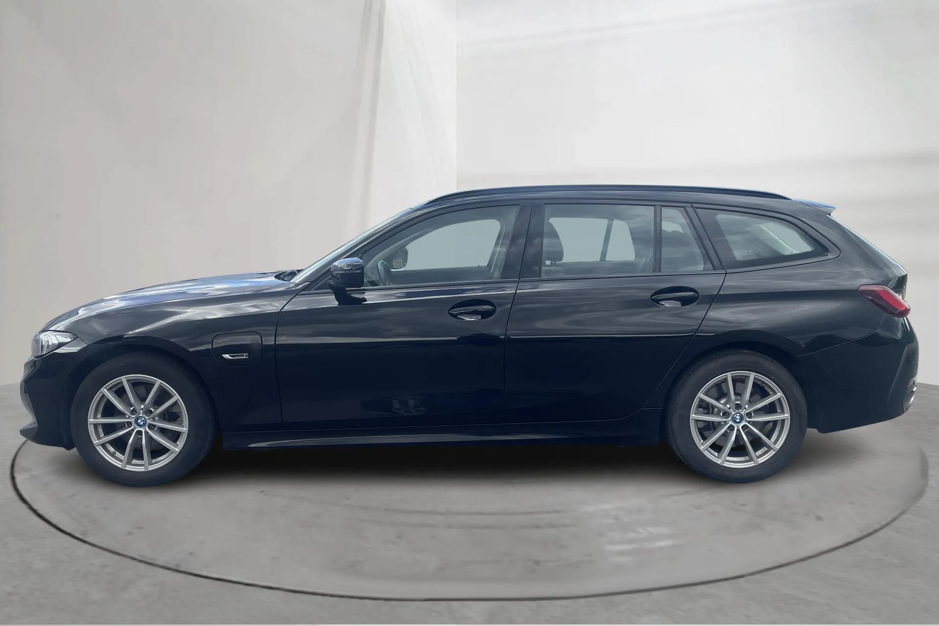 Presentation photo 2 of 17: BMW 330e xDrive Touring LCI, G21 (292hk) - 93 780 km - Automatic - black - 2023