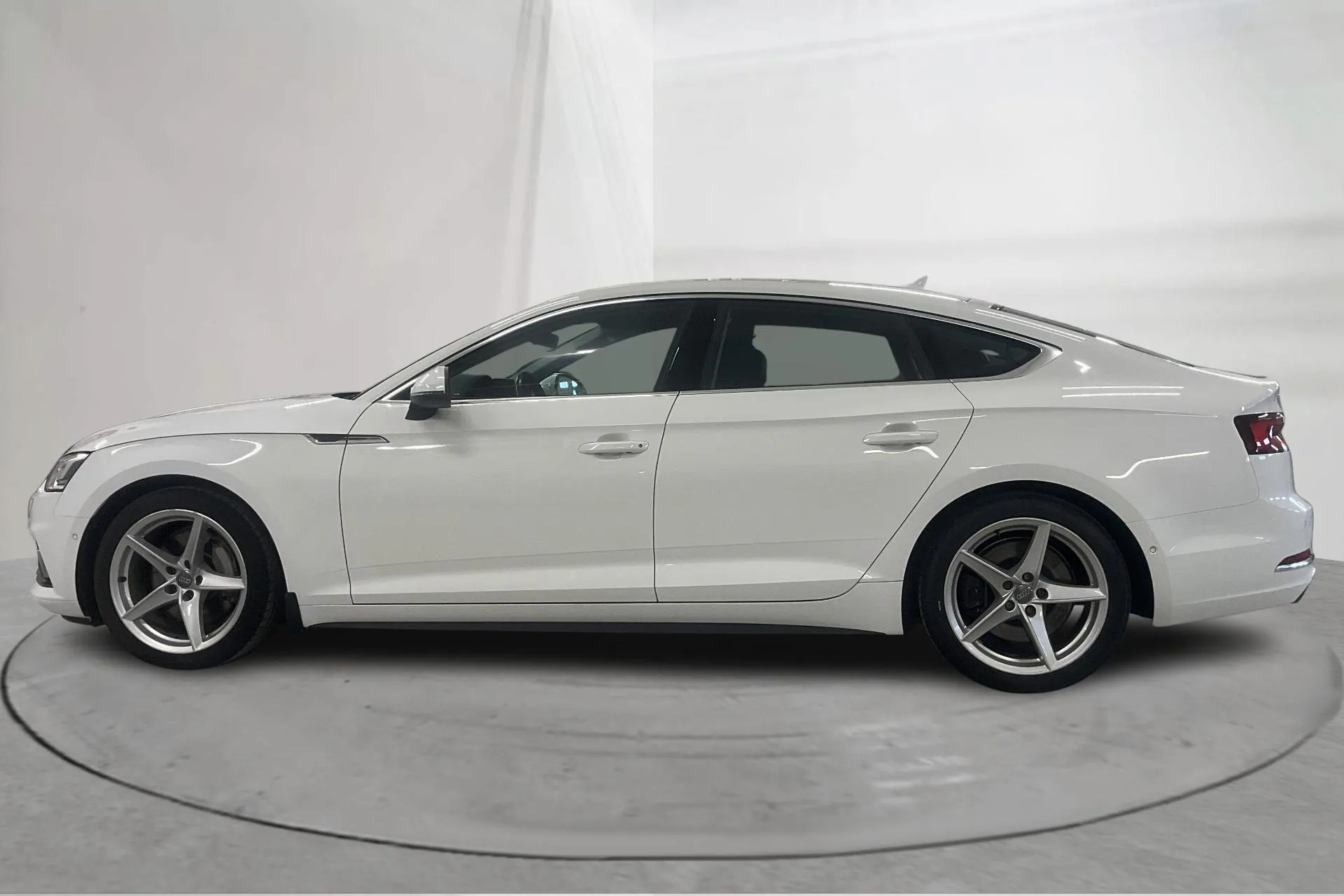 Presentation photo 2 of 23: Audi A5 Sportback 45 TFSI quattro (245hk) - 69 050 km - Automatic - white - 2019