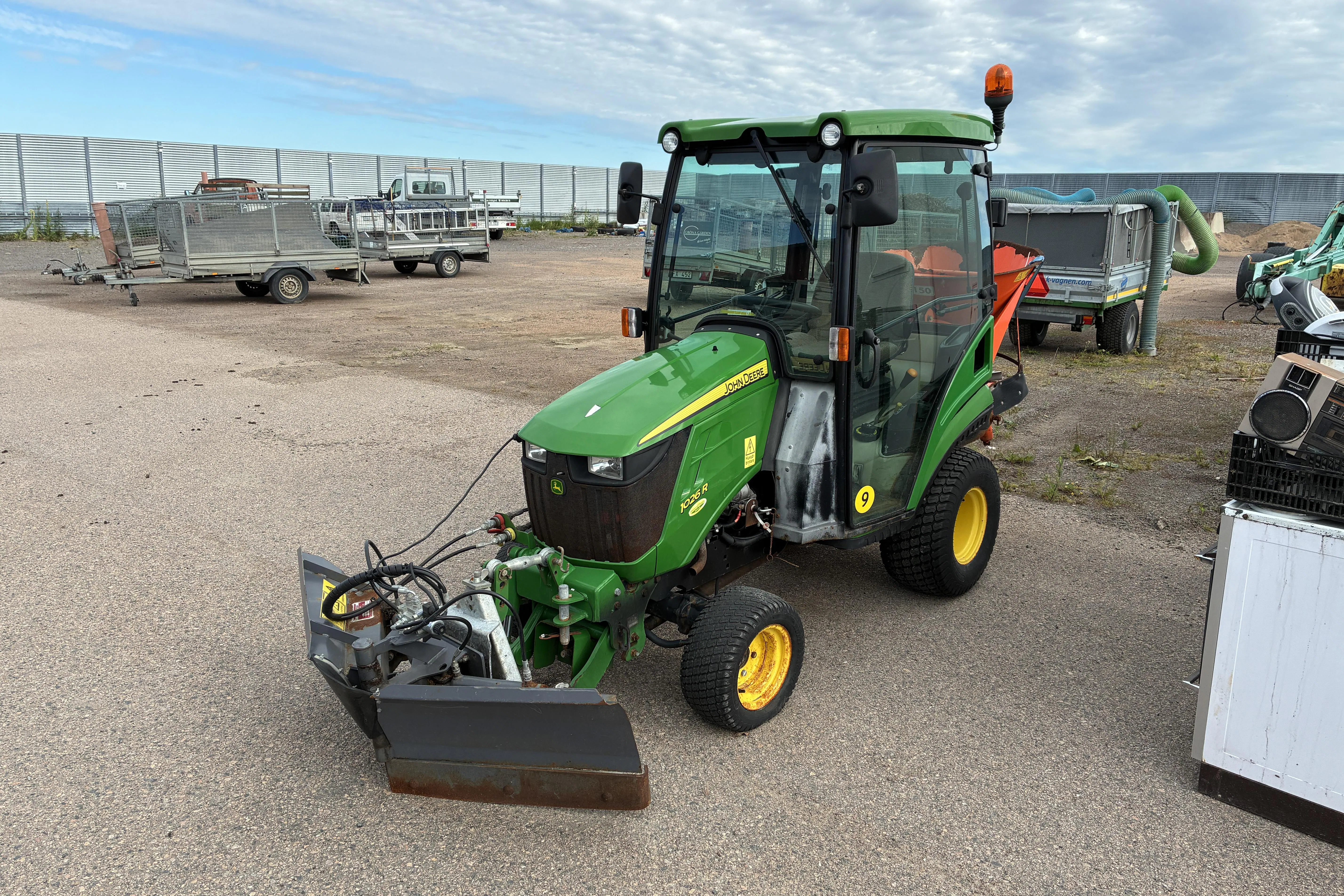 Presentationsfoto 1 av 34: John-Deere 1026R - 0 km - grön - 2015