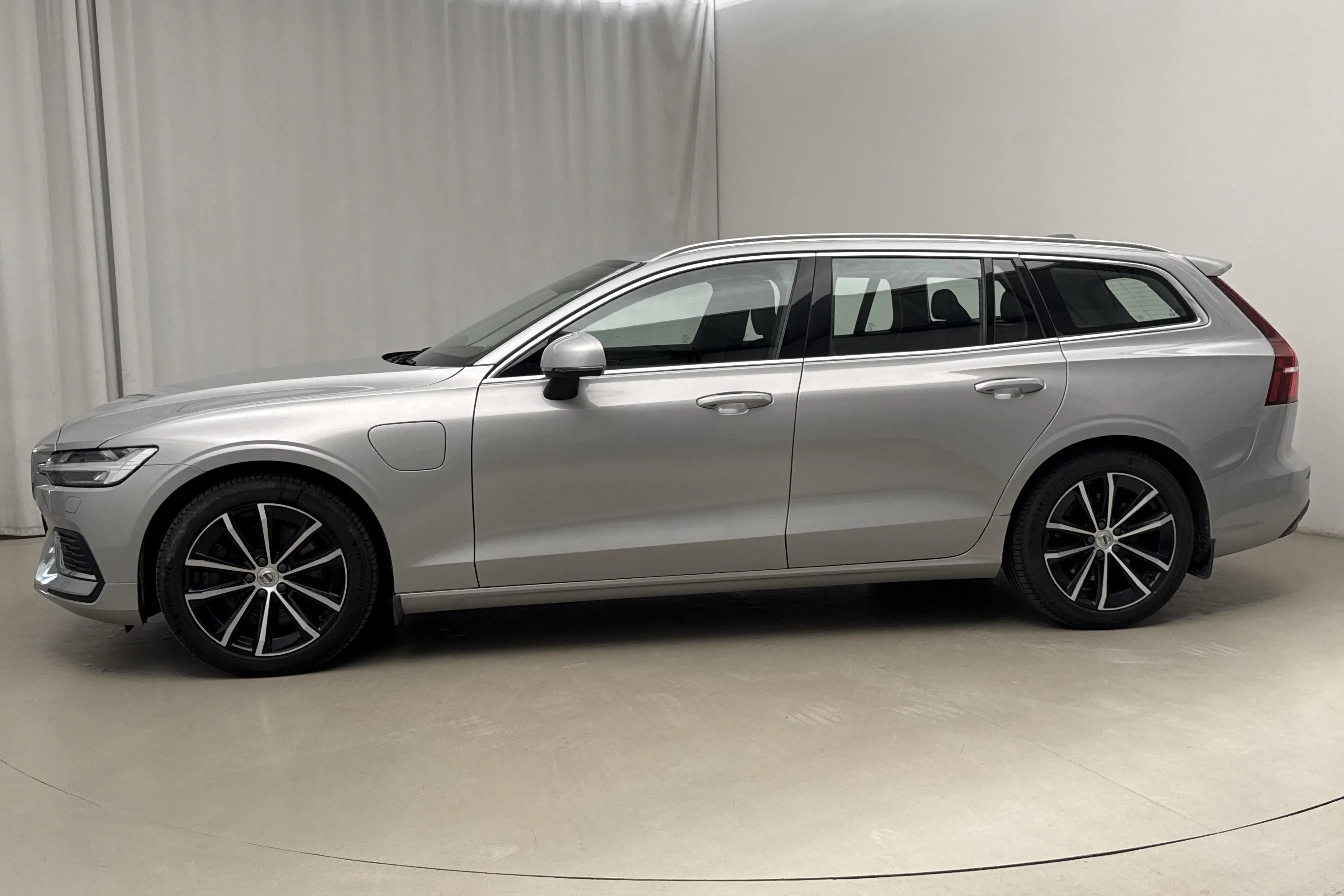 Presentation photo 2 of 25: Volvo V60 T6 AWD Recharge (350hk) - 71 080 km - Automatic - silver - 2023